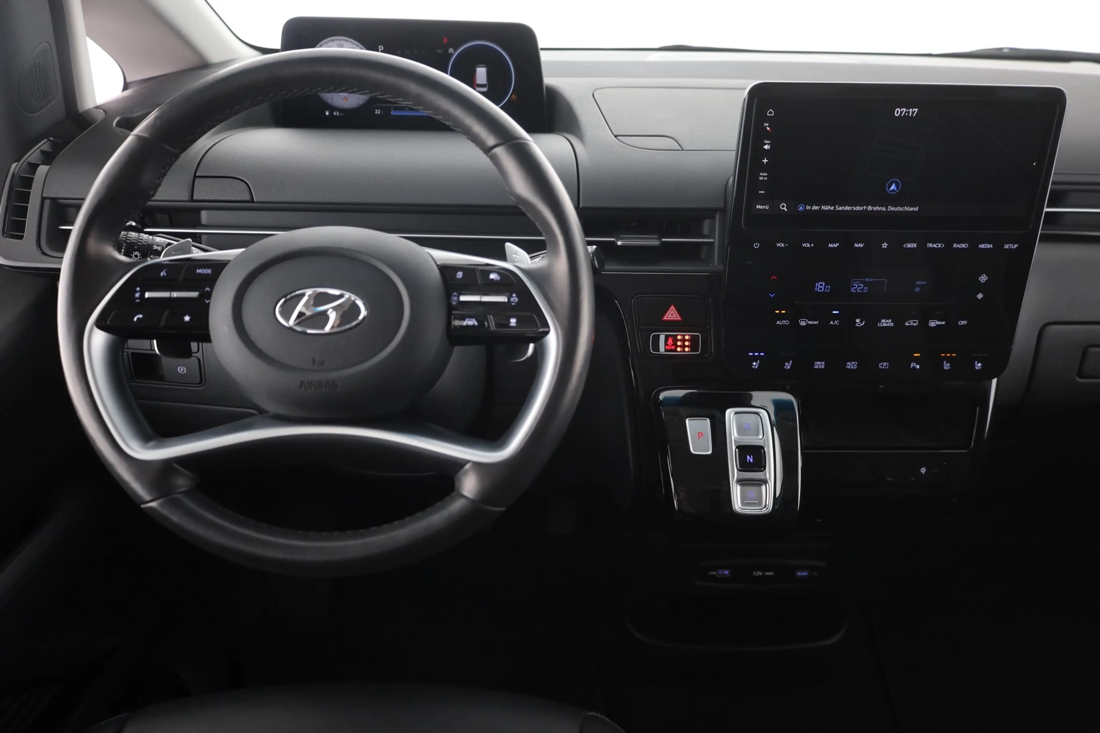 Hyundai STARIA 2.2 CRDi Prime 4WD 9-Sitzer LED Navi 360° — photo 10