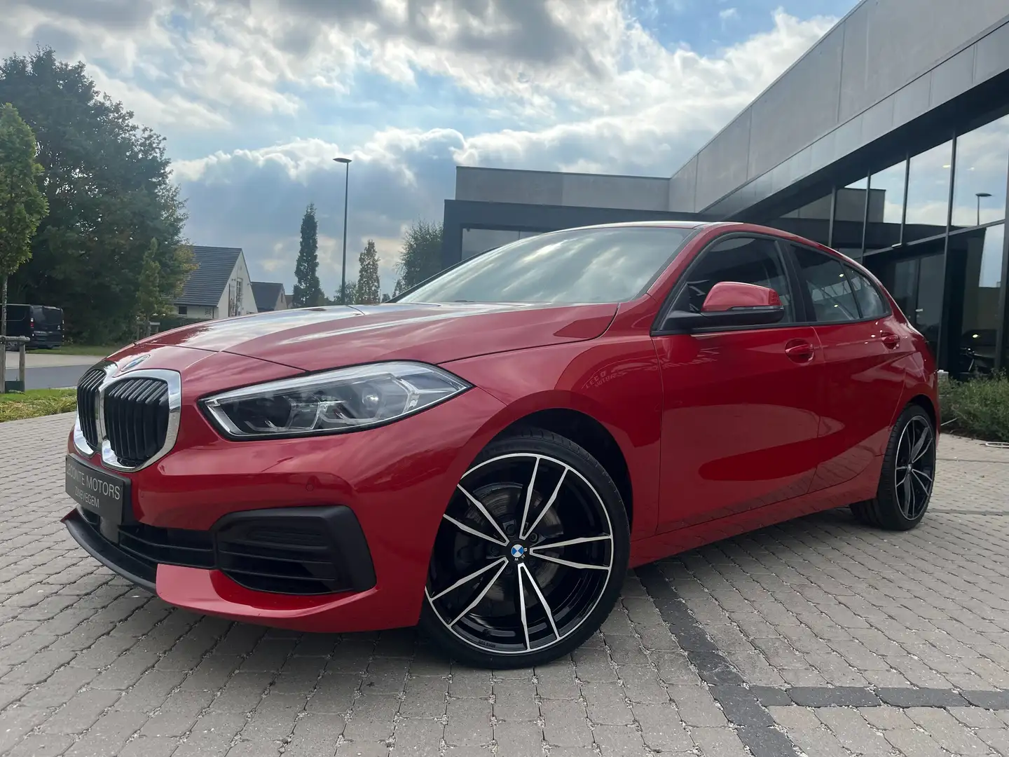 BMW 118 118iA Full-LED/Navigatie/Carplay/Cruise/PDC/BLTH.. Rouge - 2