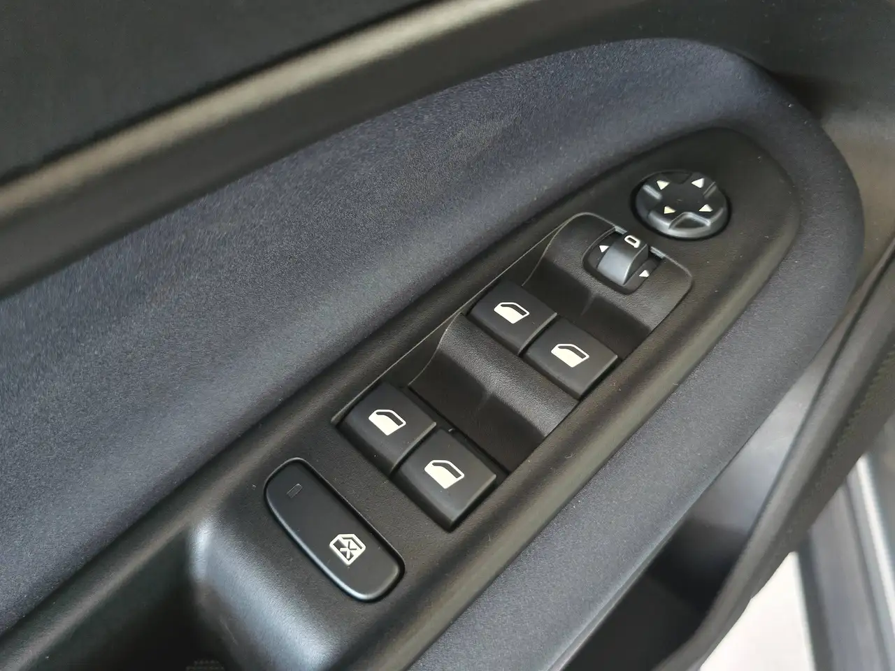 Alfa Romeo Junior e-Junior 54 kWh Elettrica / Apple + android / Led Lichts, миниатюра 15