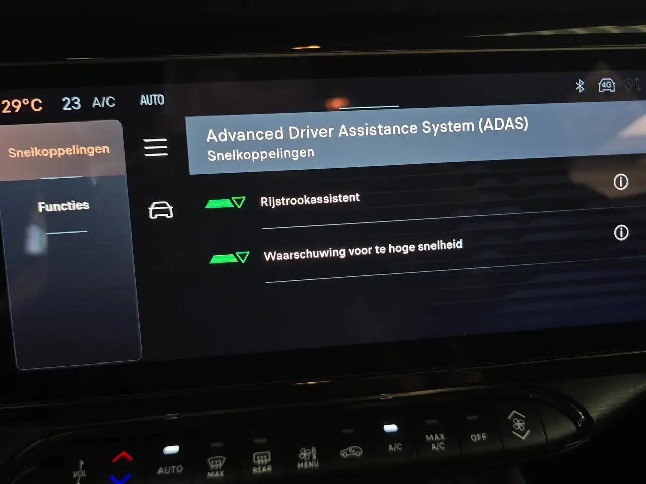 Alfa Romeo Junior e-Junior 54 kWh Elettrica / Apple + android / Led Lichts, миниатюра 21