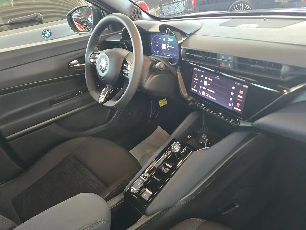 Alfa Romeo Junior e-Junior 54 kWh Elettrica / Apple + android / Led Lichts, миниатюра 13
