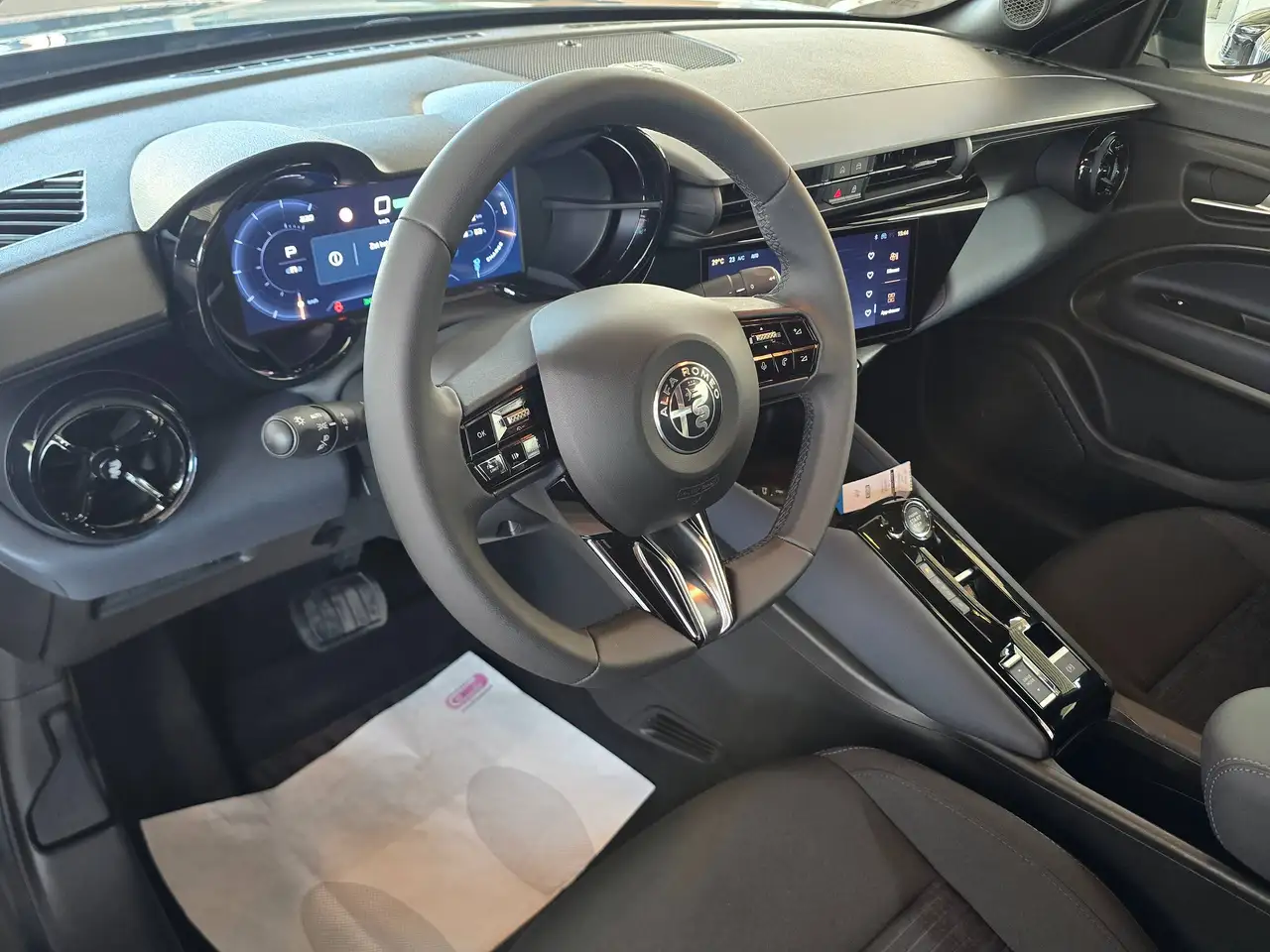 Alfa Romeo Junior e-Junior 54 kWh Elettrica / Apple + android / Led Lichts, миниатюра 16
