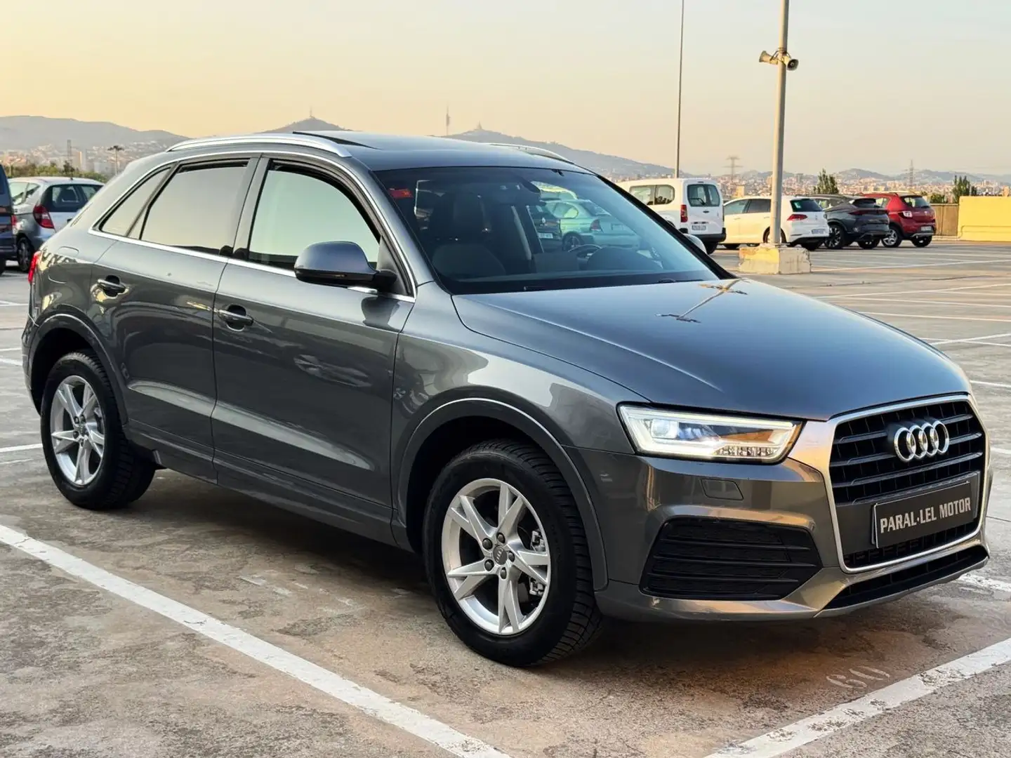 Audi Q3 2.0 TFSI Sport edition Q. S tronic Grau - 1
