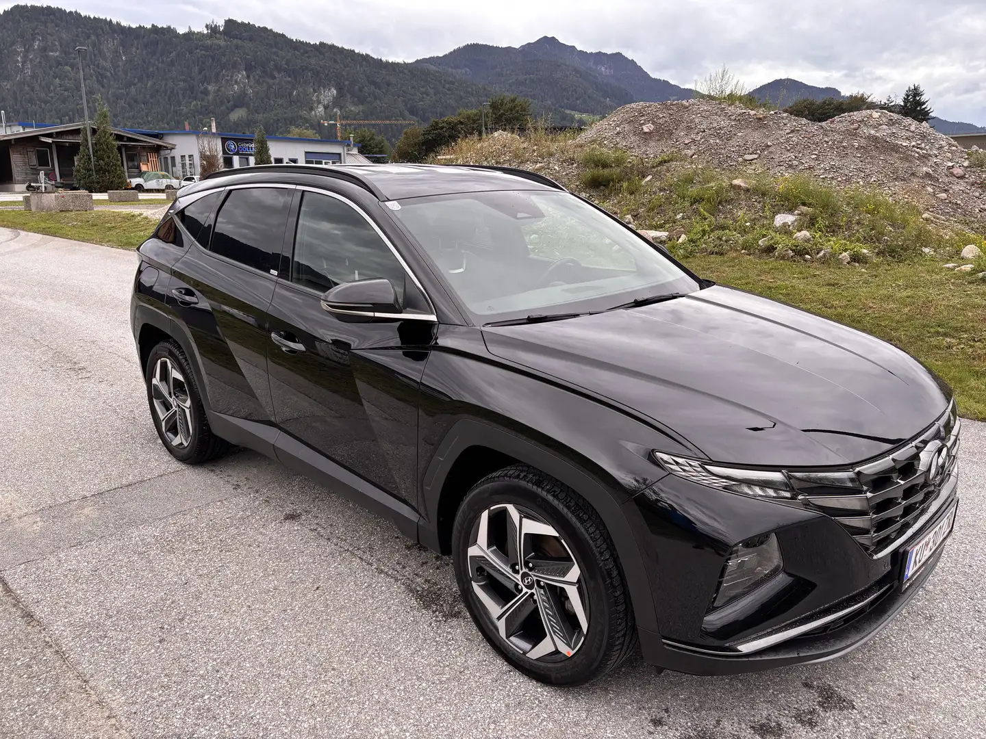 Hyundai TUCSON 1,6 T-GDI Plug-In Hybrid 4WD Prestige Line Aut. Schwarz - 2