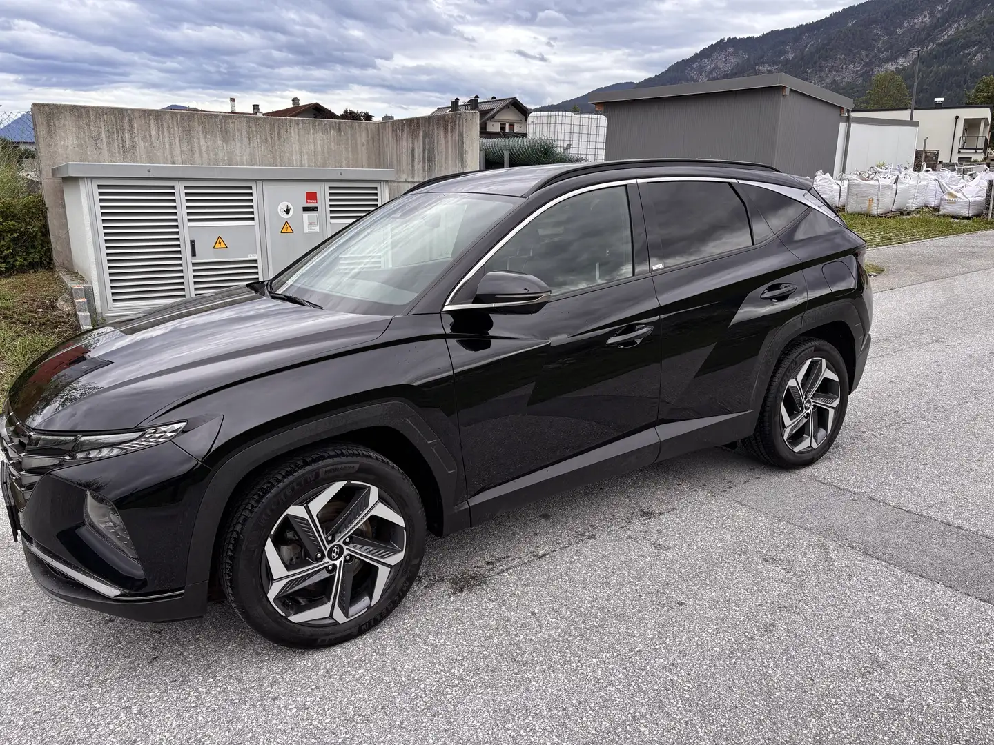 Hyundai TUCSON 1,6 T-GDI Plug-In Hybrid 4WD Prestige Line Aut. Schwarz - 1