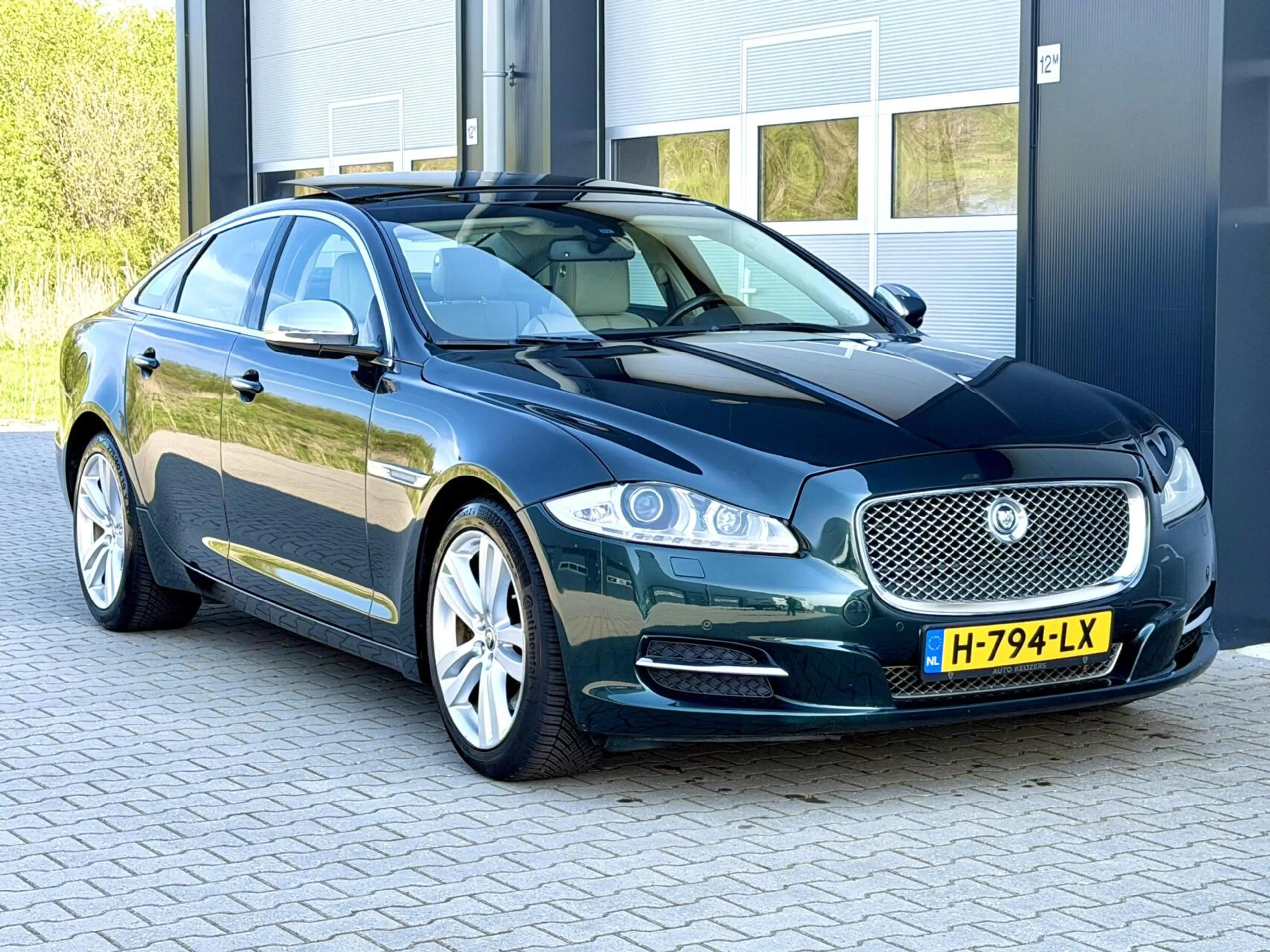 Jaguar XJ 3.0 V6 SC AWD Portfolio | Pano | British Racing Gr — photo 3