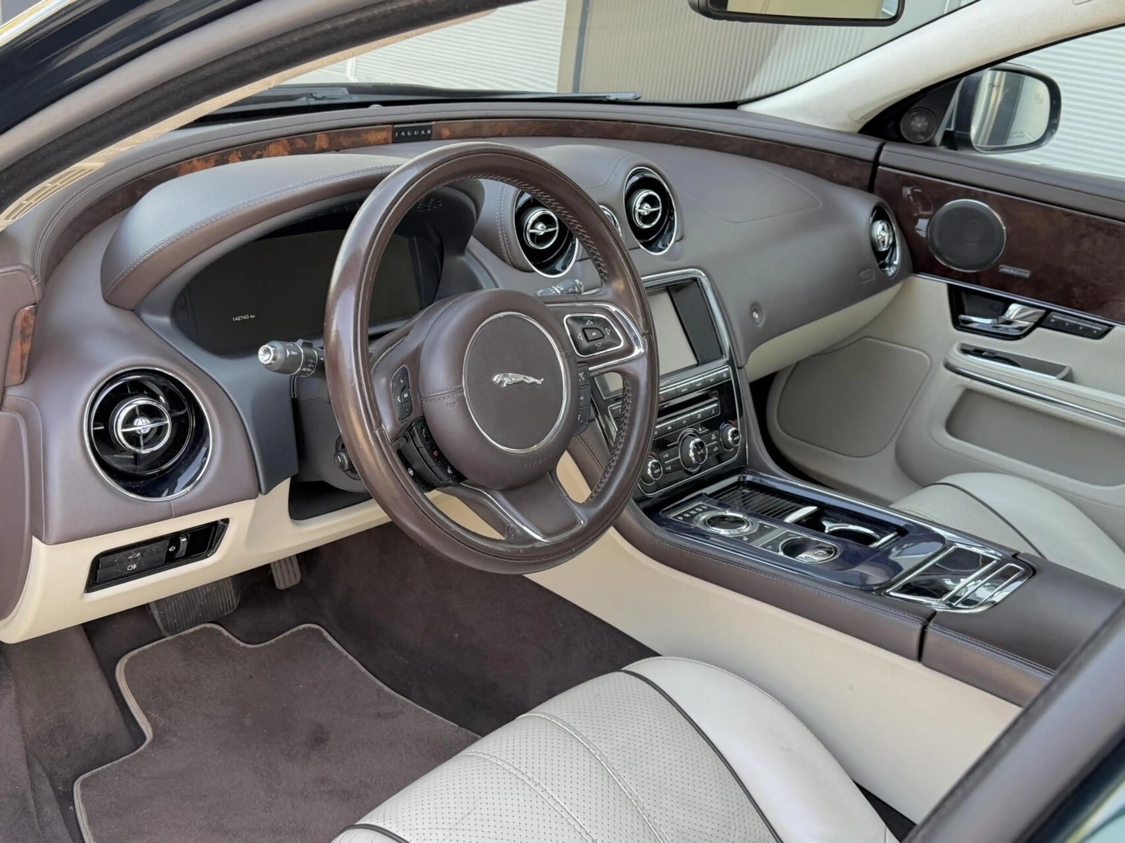 Jaguar XJ 3.0 V6 SC AWD Portfolio | Pano | British Racing Gr — photo 13