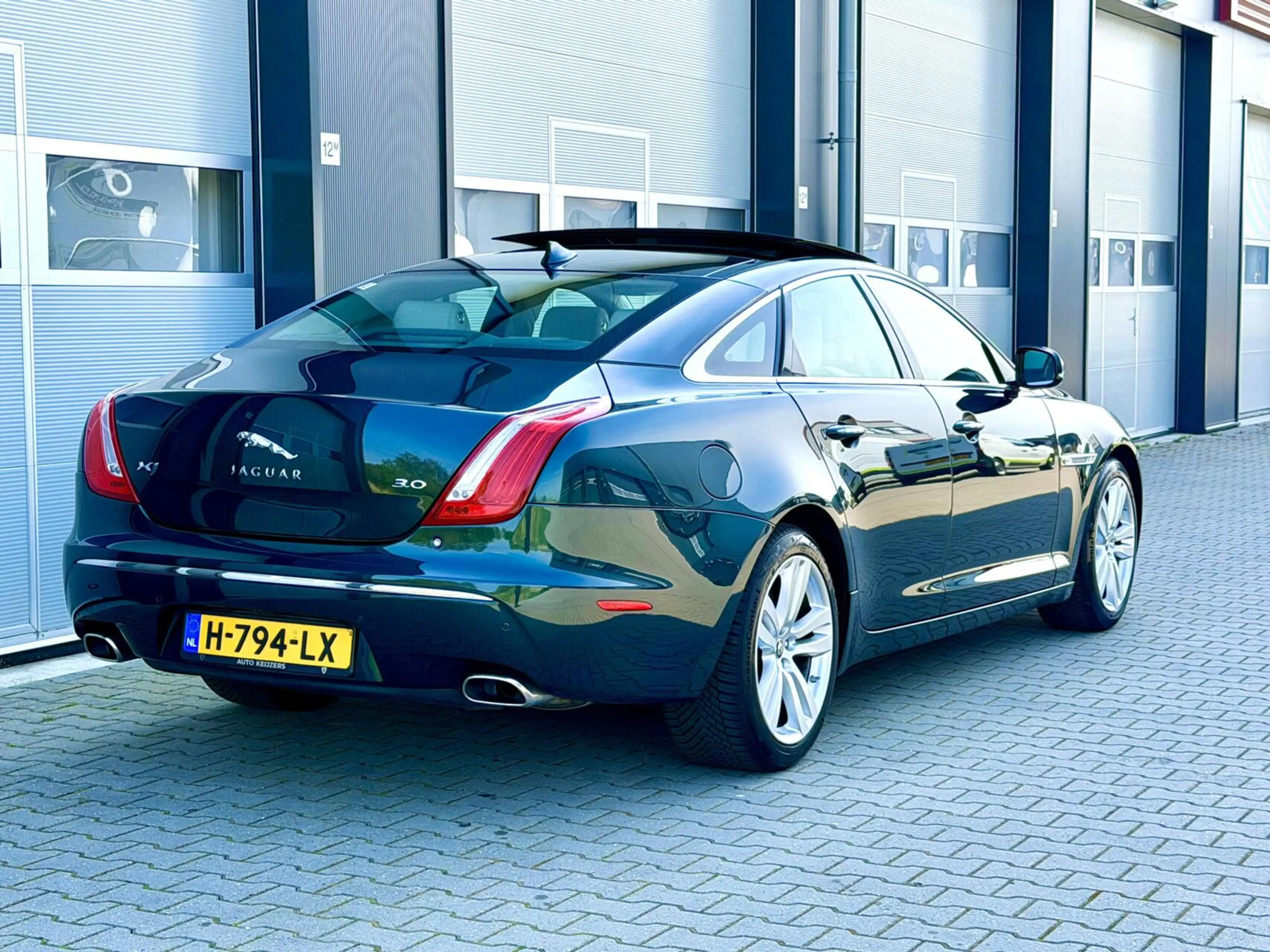 Jaguar XJ 3.0 V6 SC AWD Portfolio | Pano | British Racing Gr — photo 5