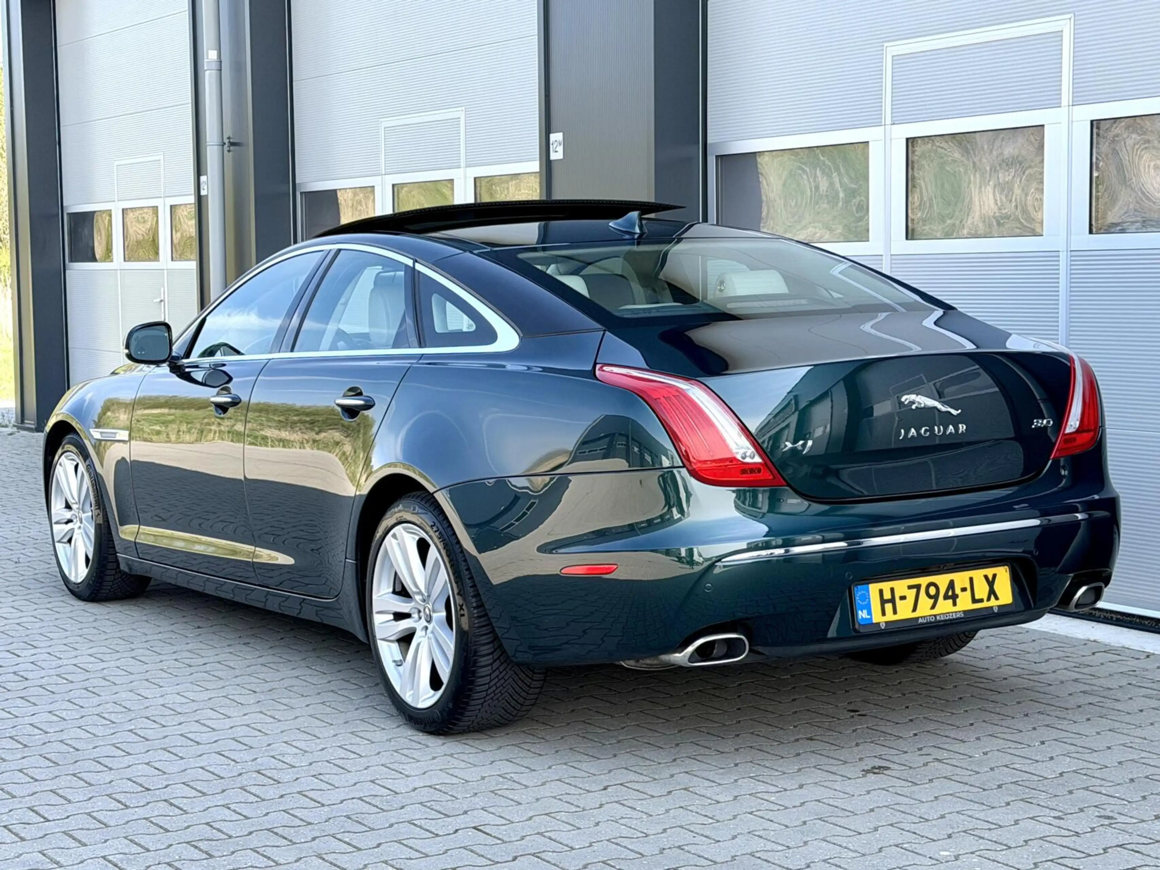 Jaguar XJ 3.0 V6 SC AWD Portfolio | Pano | British Racing Gr — photo 7