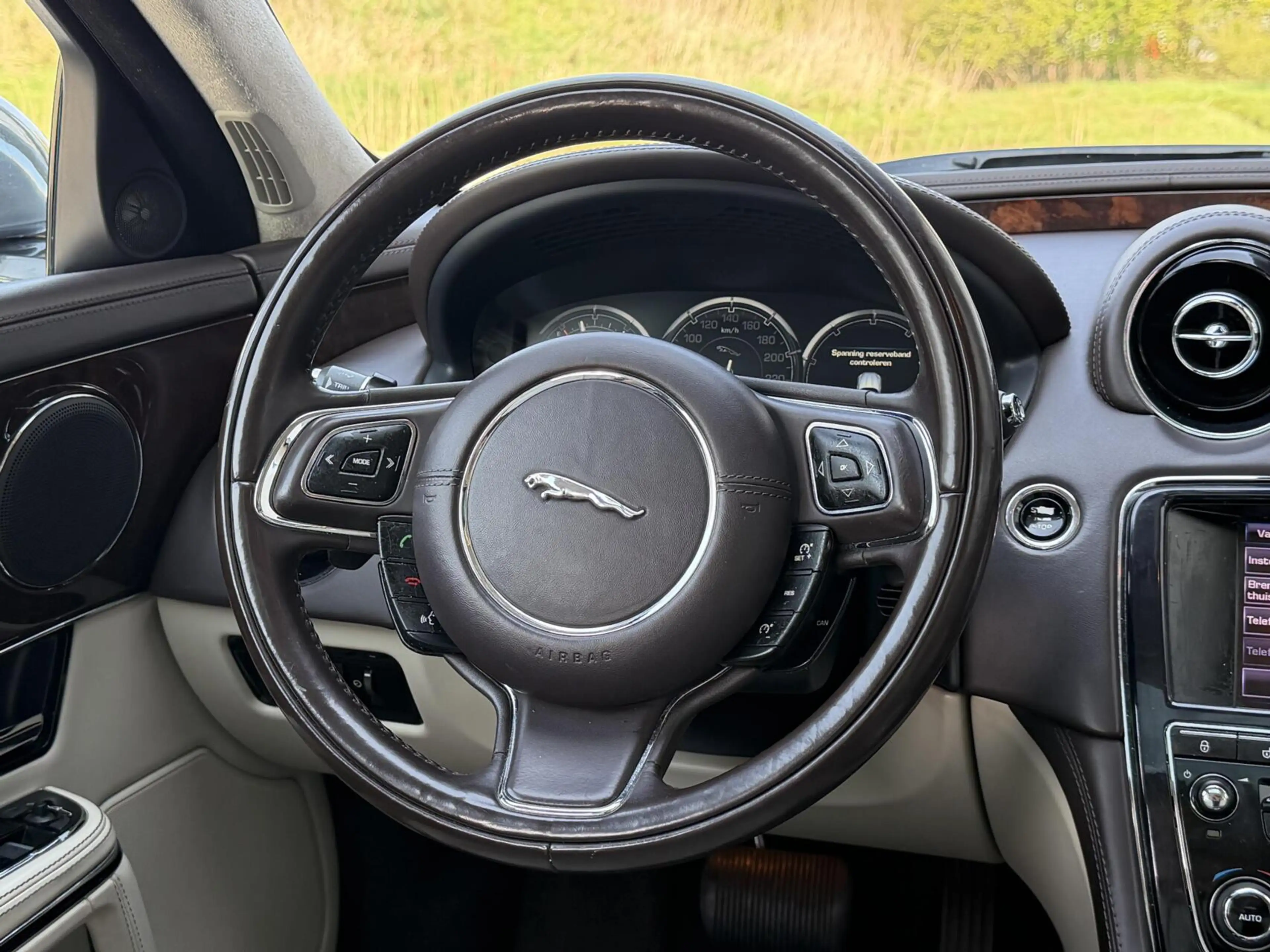 Jaguar XJ 3.0 V6 SC AWD Portfolio | Pano | British Racing Gr — photo 14