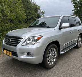 Toyota Land Cruiser 200 Series) 8 persoons Mooi Ch