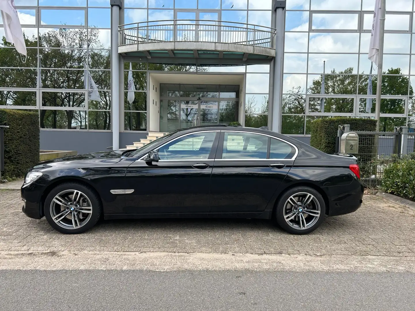 BMW 740 7-serie 740i High Executive aut /schuifd,M sport / Noir - 2