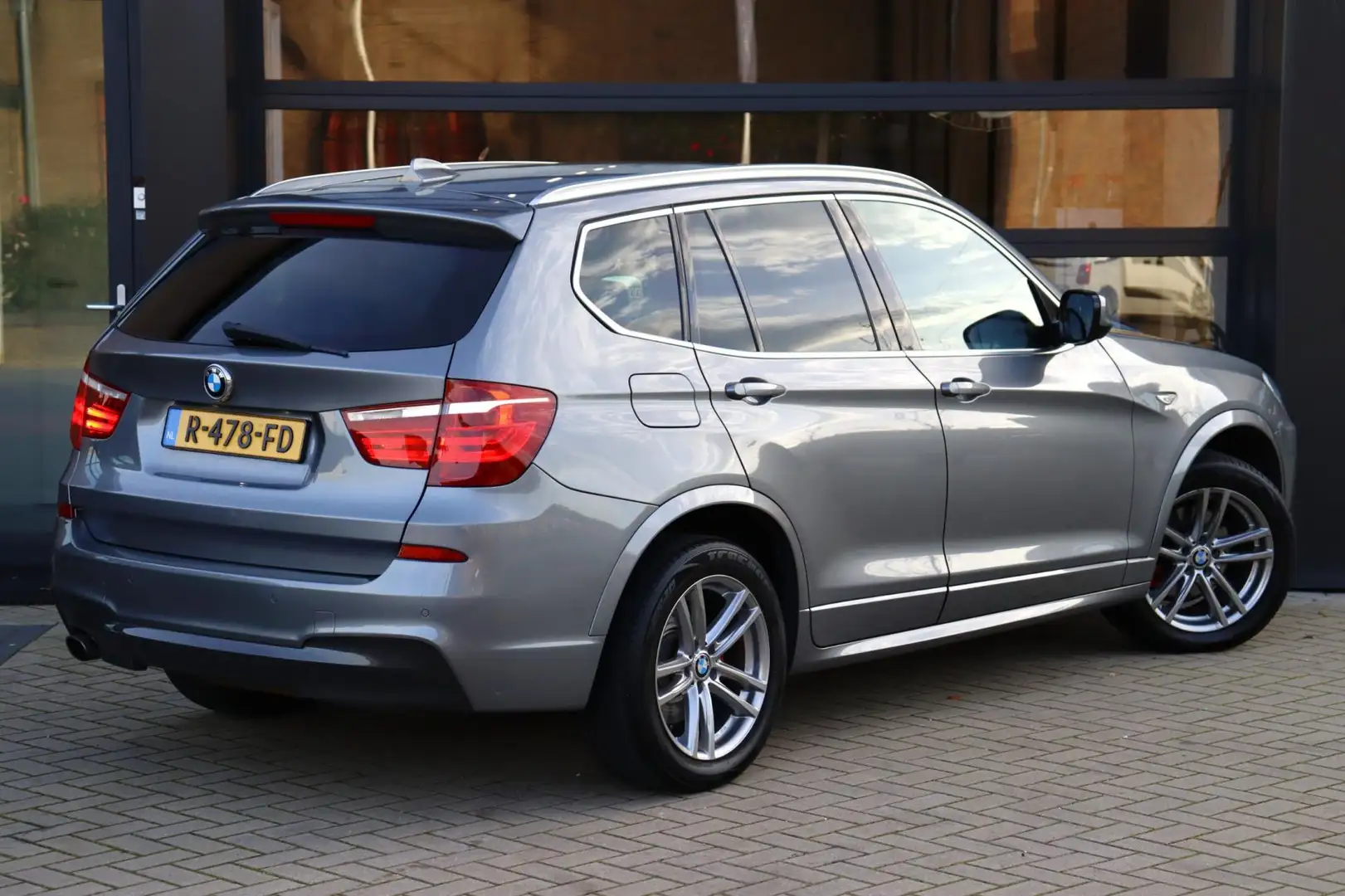 BMW X3 XDrive20i High Executive | M-Sport | Leder | Stoel Gris - 2
