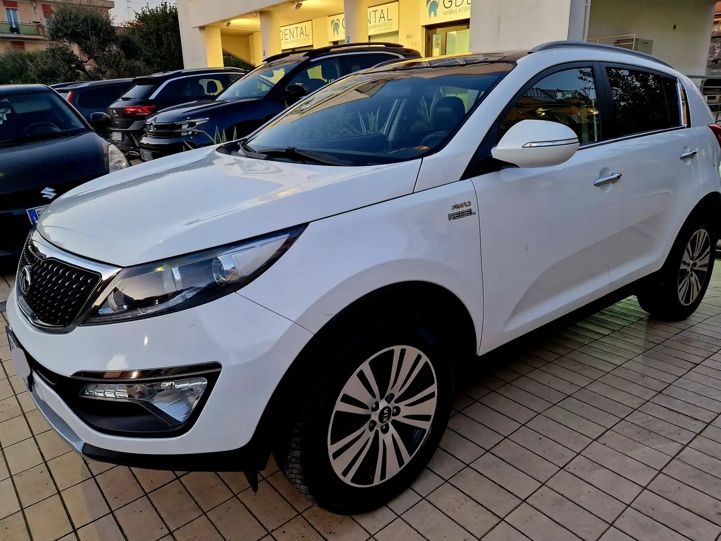 Kia Sportage Sportage 2.0 crdi Feel Rebel Awd 184cv Weiß - 1