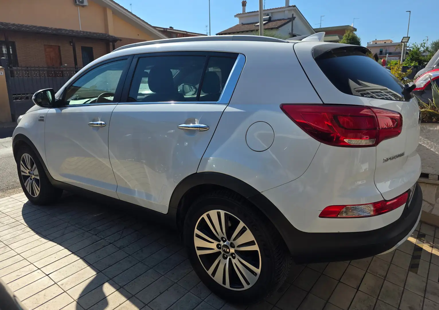 Kia Sportage Sportage 2.0 crdi Feel Rebel Awd 184cv Blanc - 2