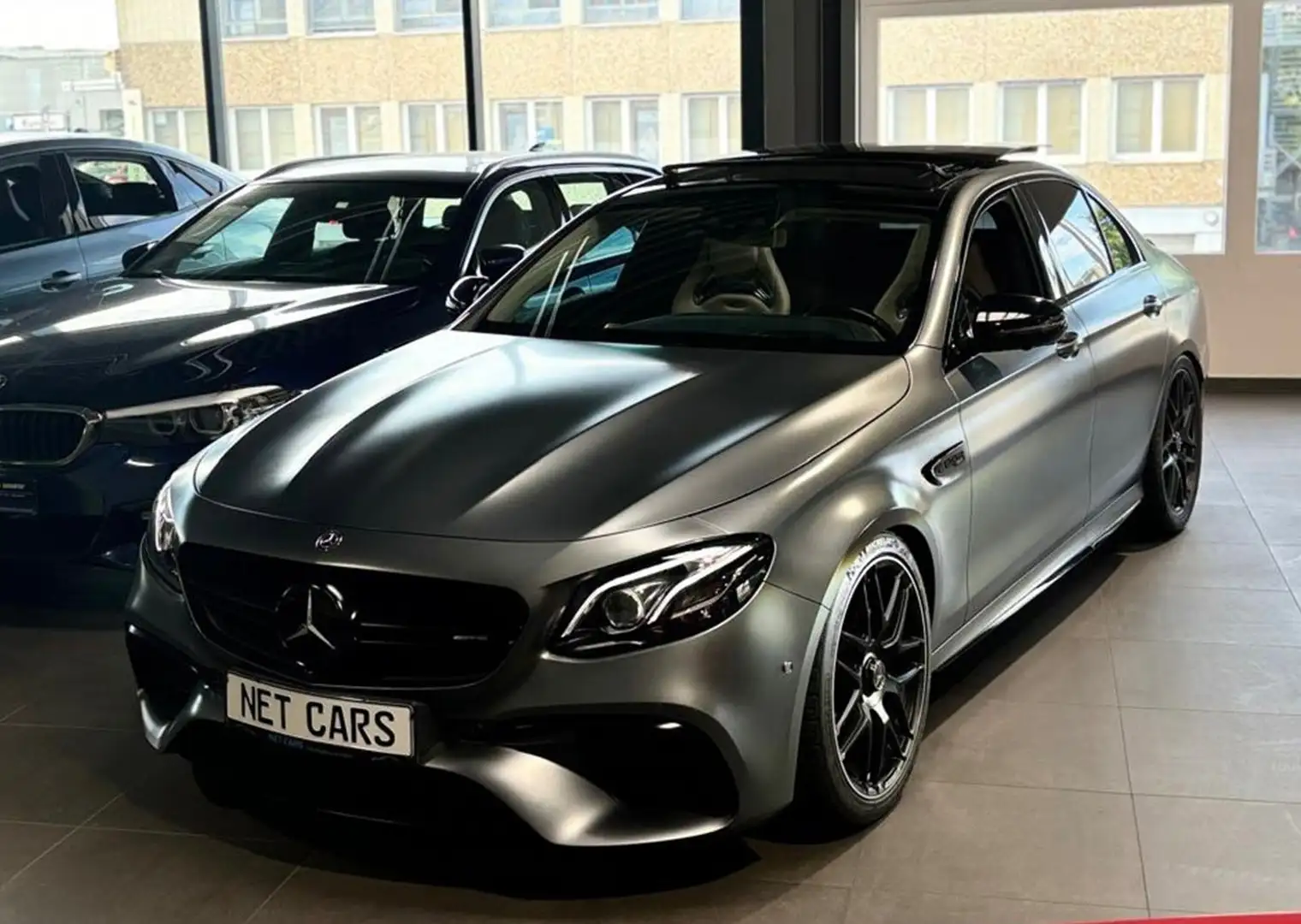 Mercedes-Benz E 63 AMG AMG E63 4M+PERFORMANCE-SITZ+CARBON+PANORAMA+VOLL Grau - 1