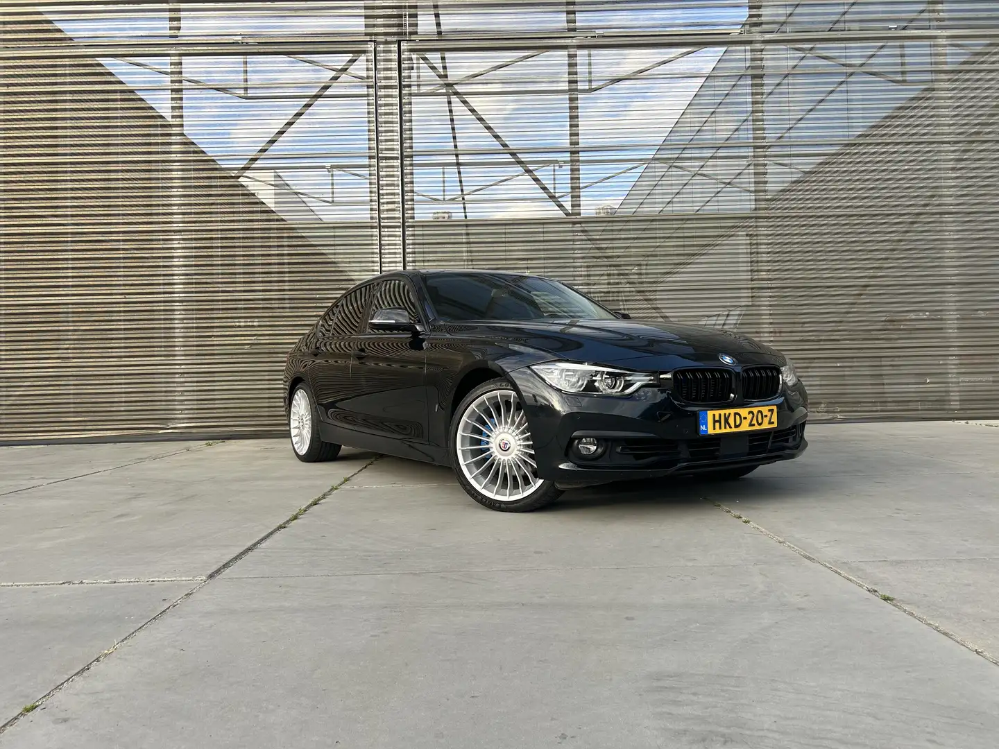 BMW 330 Lu.L HE Noir - 2