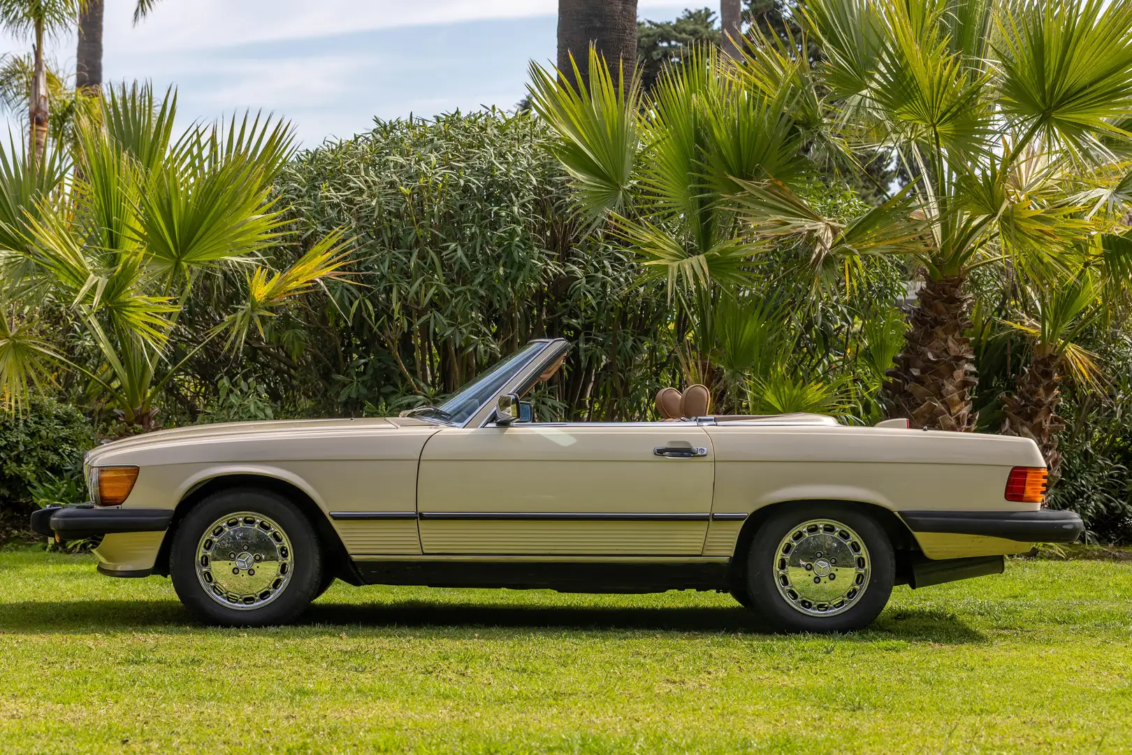 Mercedes-Benz 560 SL Bej - 2