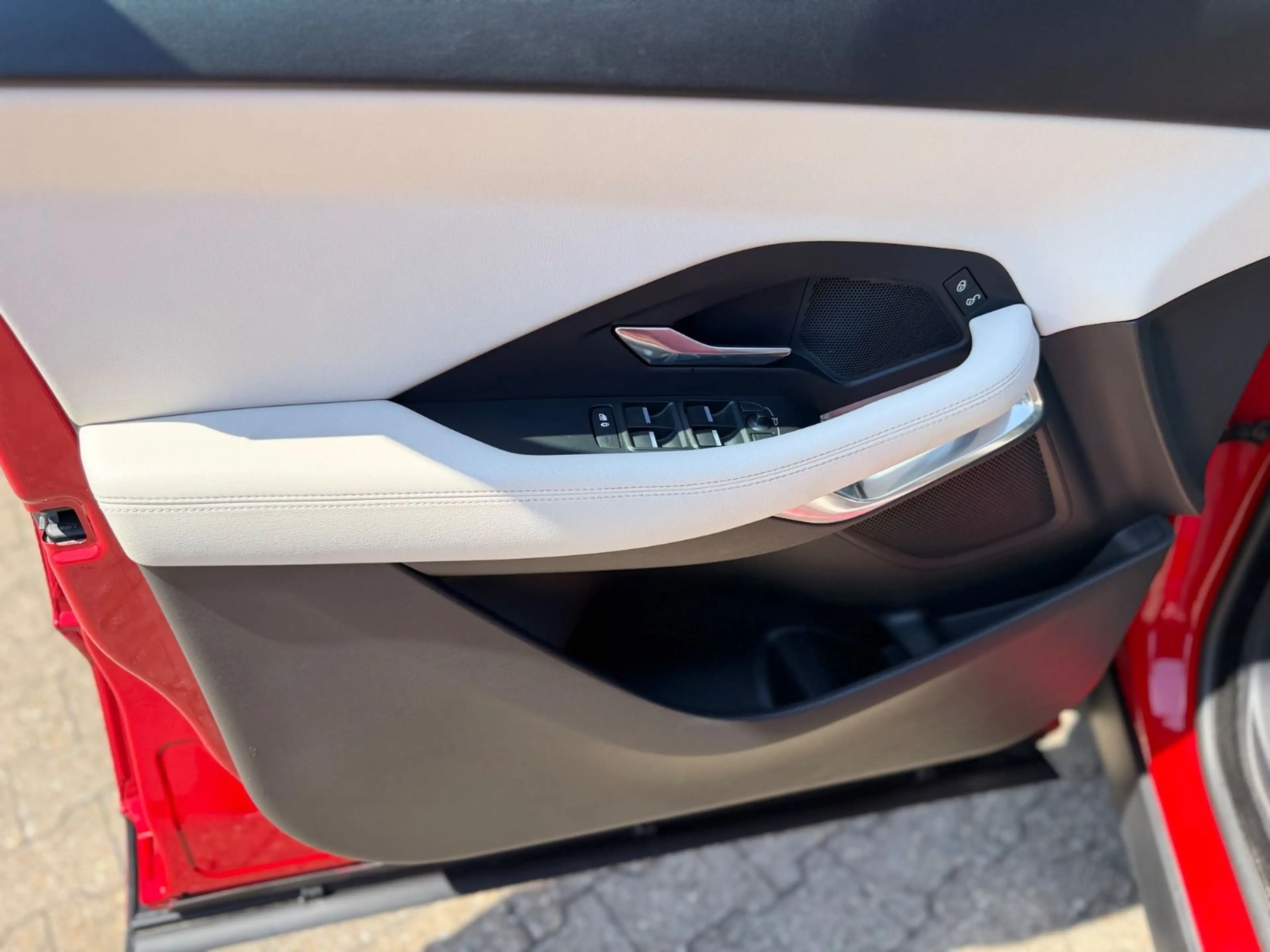 Jaguar E-Pace E-PACE R-Dynamic S AWD — photo 13