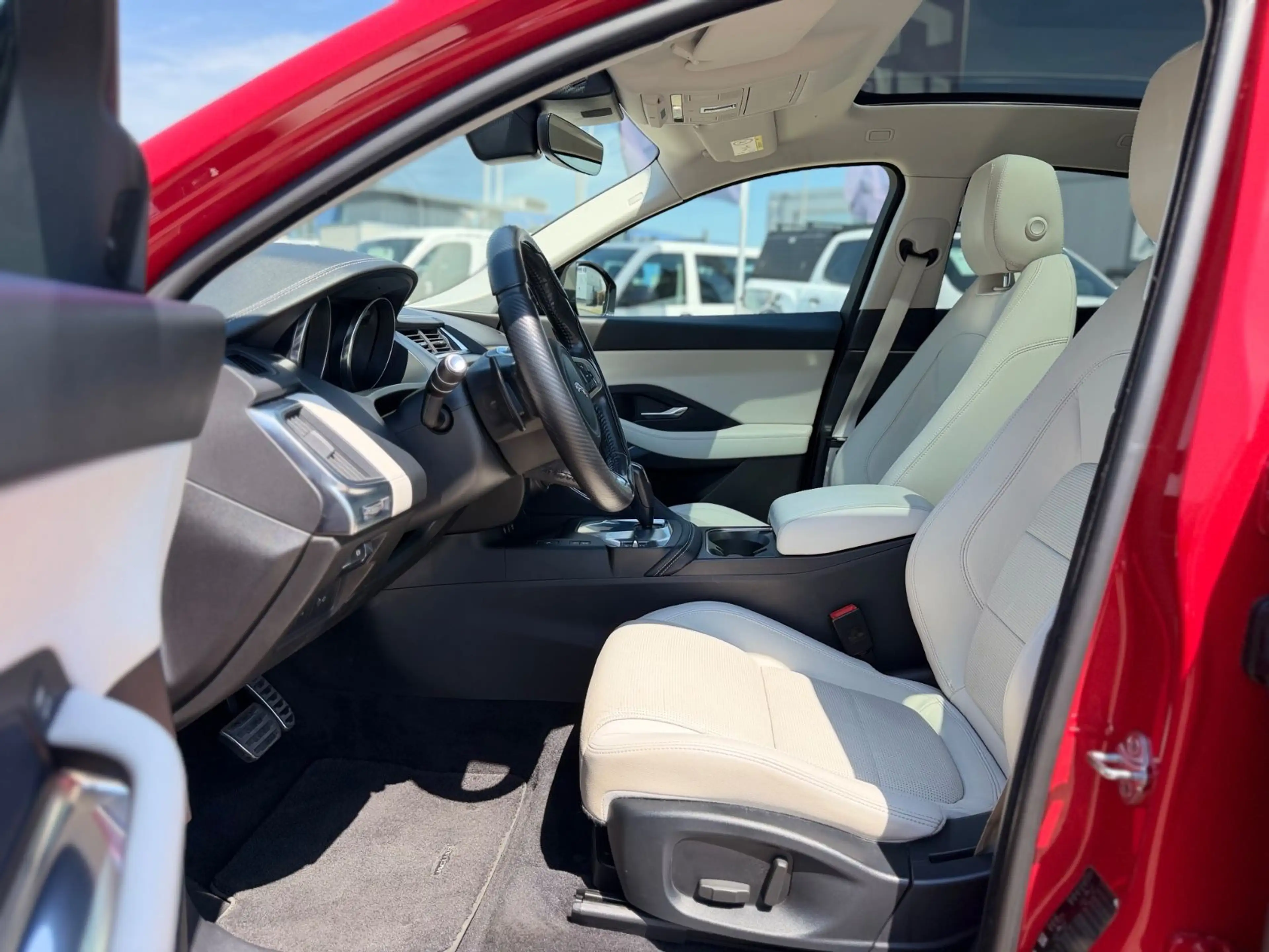Jaguar E-Pace E-PACE R-Dynamic S AWD — photo 12