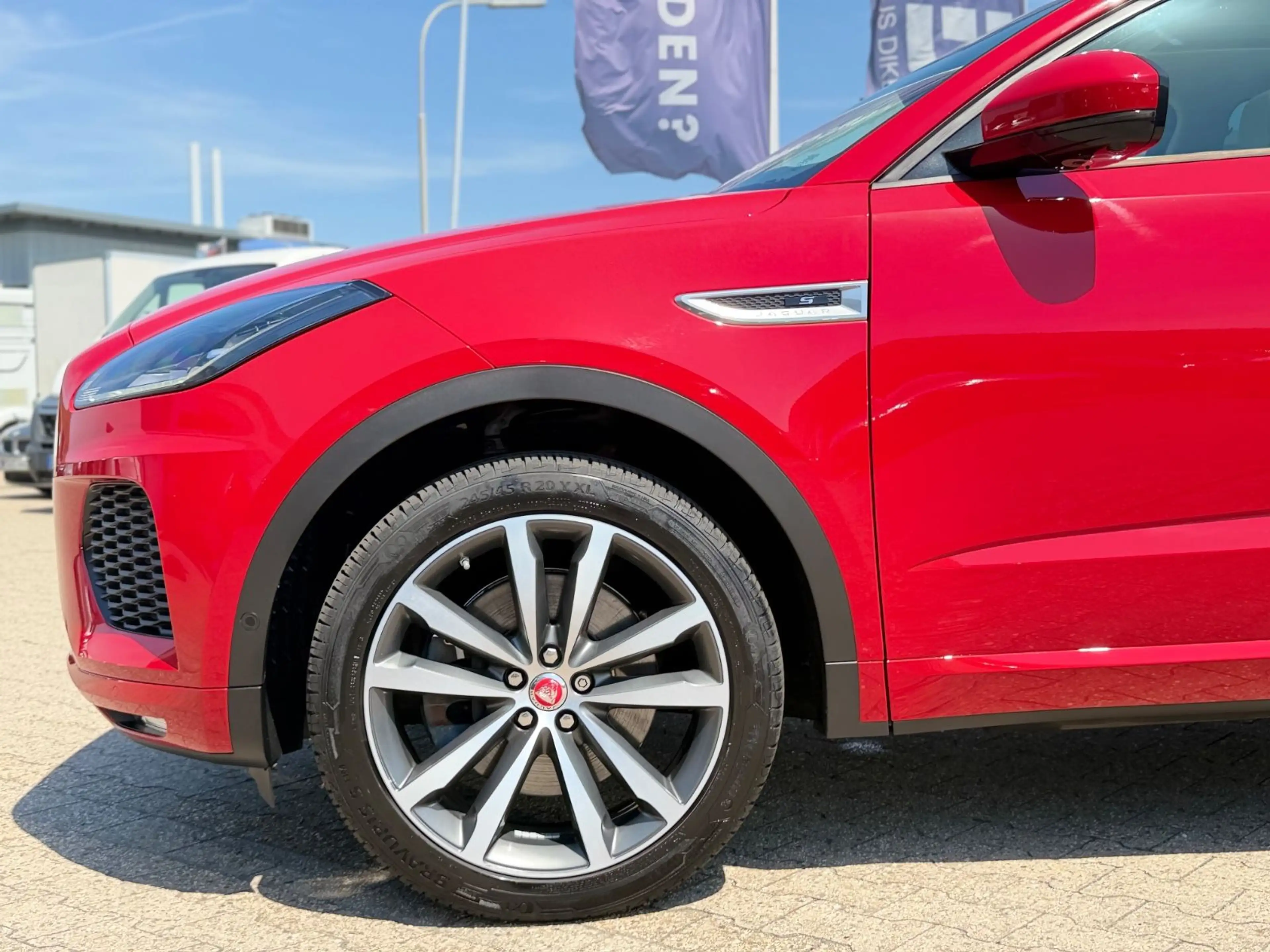 Jaguar E-Pace E-PACE R-Dynamic S AWD — photo 9