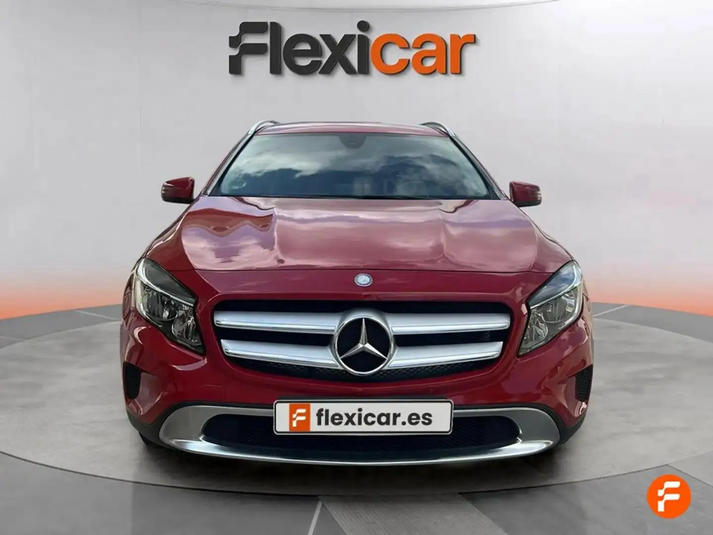 Mercedes-Benz GLA 180 Urban Rojo - 2