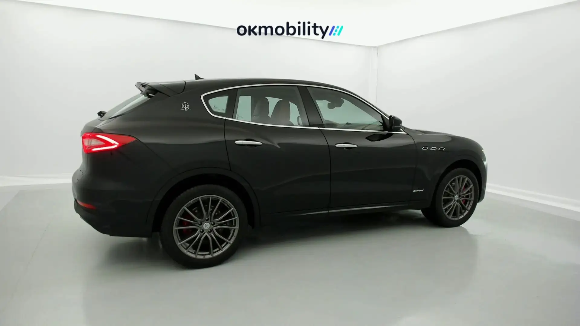 Maserati Levante 350 GranSport Aut. Zwart - 2