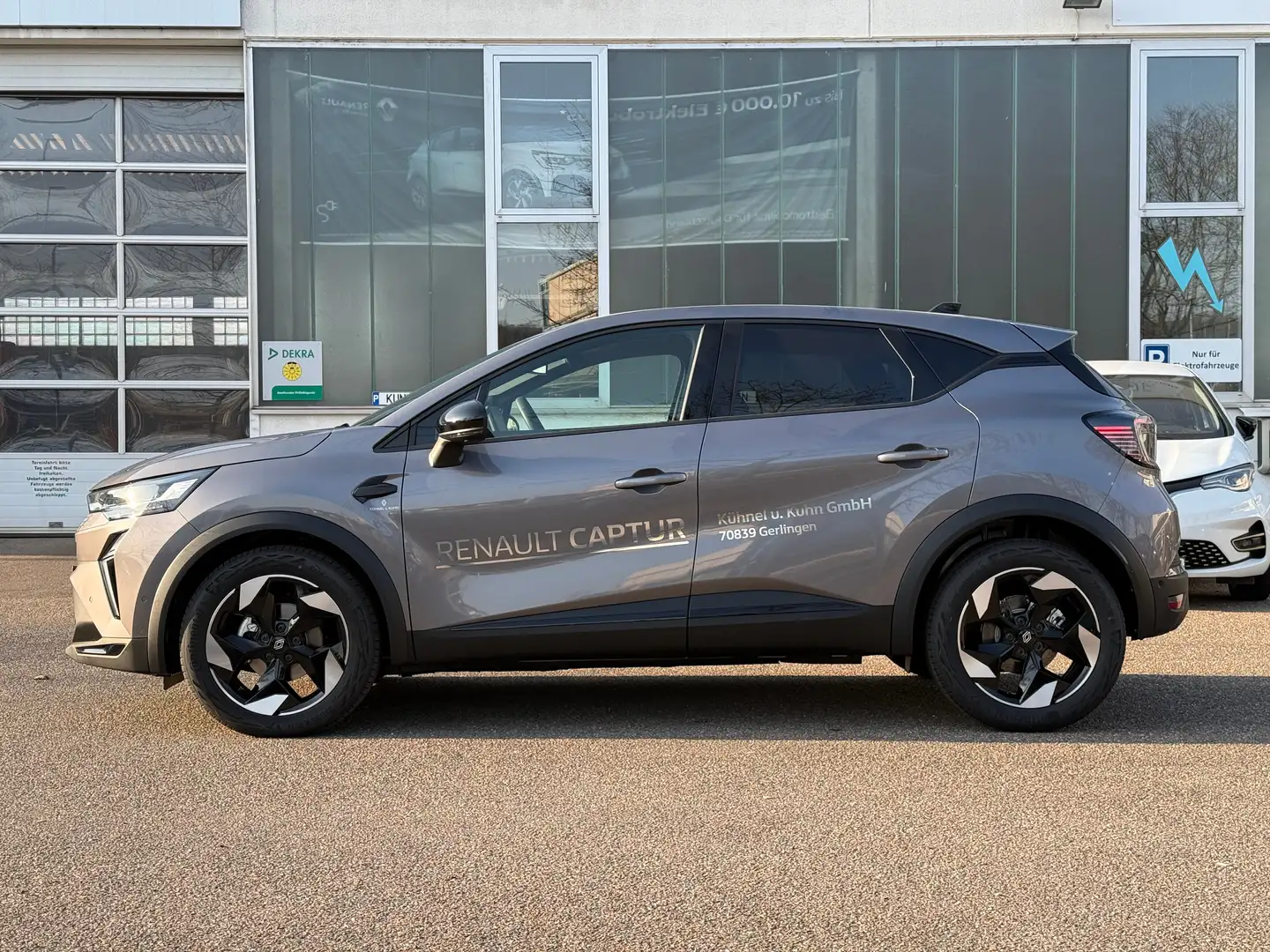 Renault Captur Techno Mild Hybrid 160 EDC Facelift / VERFÜGBAR Grau - 2