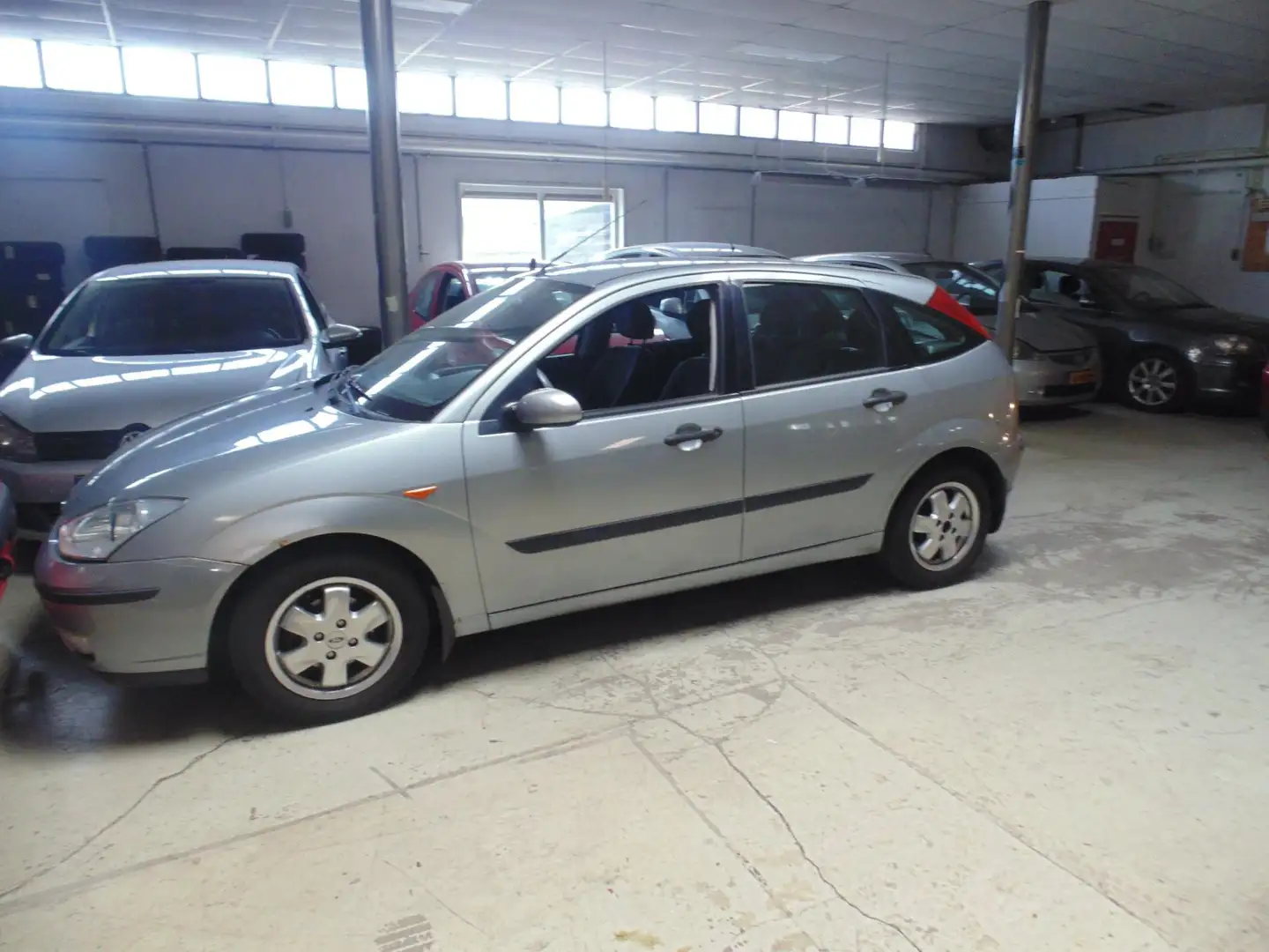 Ford Focus 1.6-16V Trend 5 DEURS MET AIRCO Grijs - 1