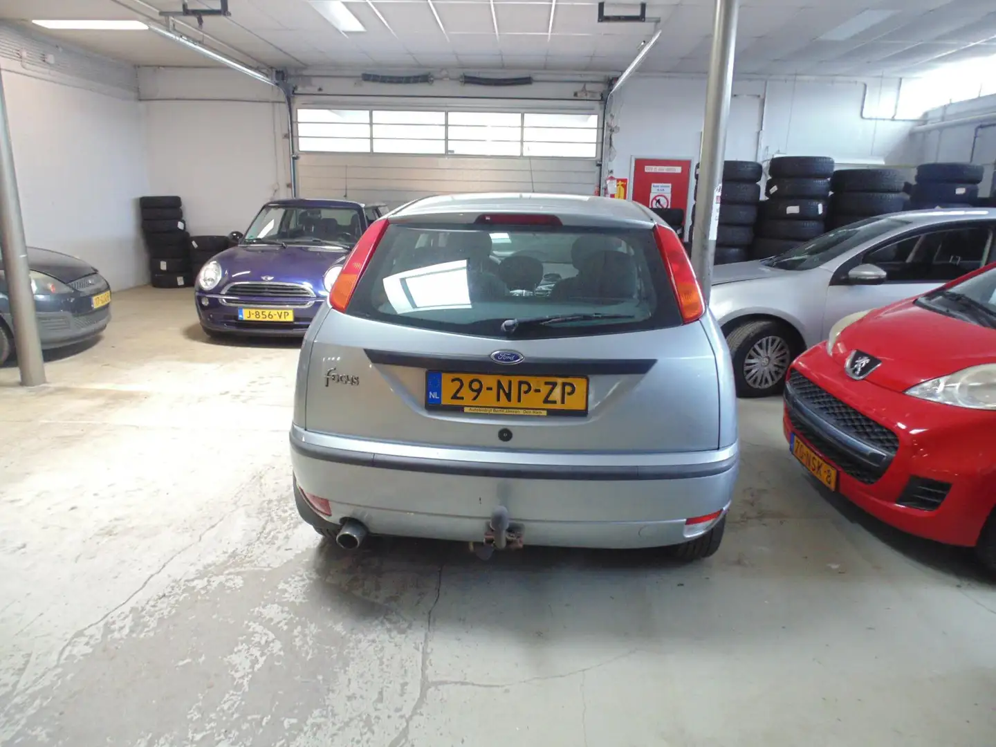 Ford Focus 1.6-16V Trend 5 DEURS MET AIRCO Grijs - 2