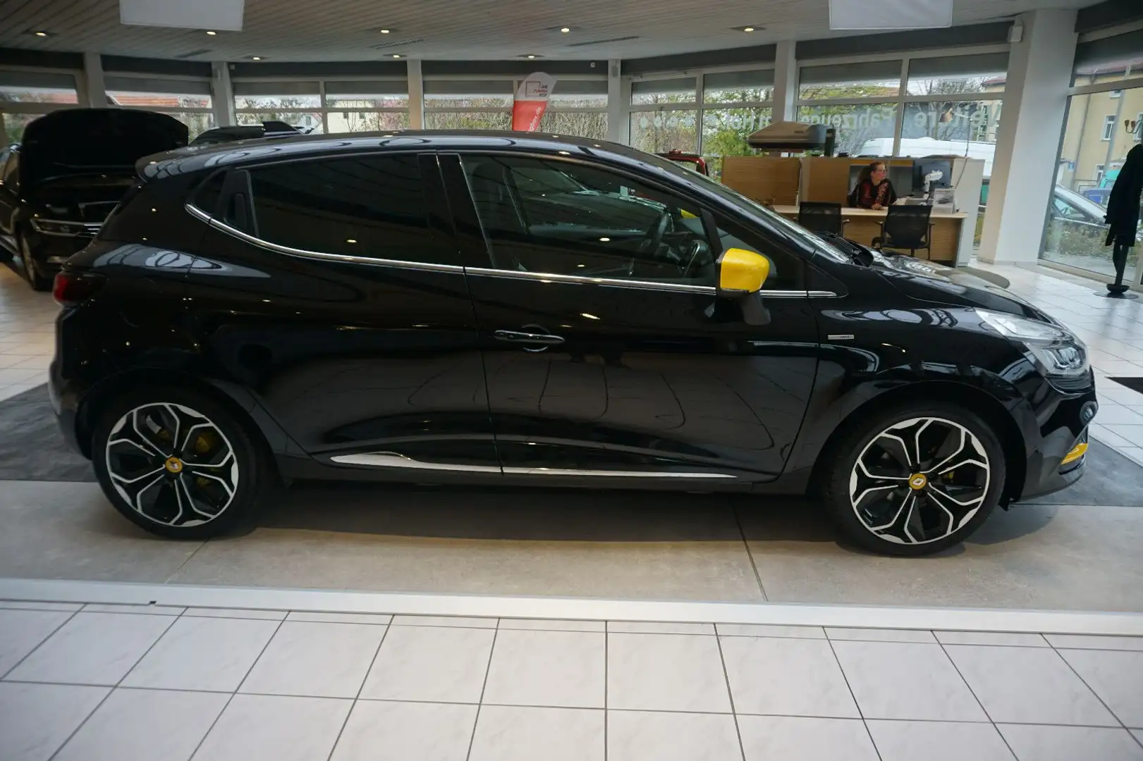 Renault Clio IV BOSE Edition LED, NAVI, SITZHEIZUNG, PDC Schwarz - 2