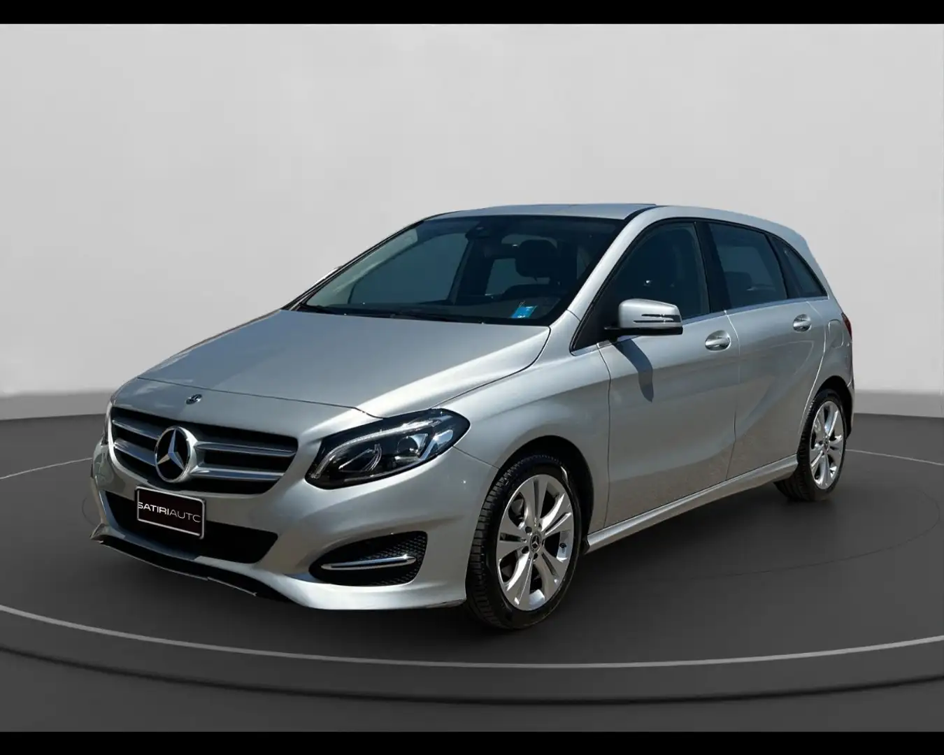 Mercedes-Benz B 180 180 d Sport Next auto Srebrny - 1