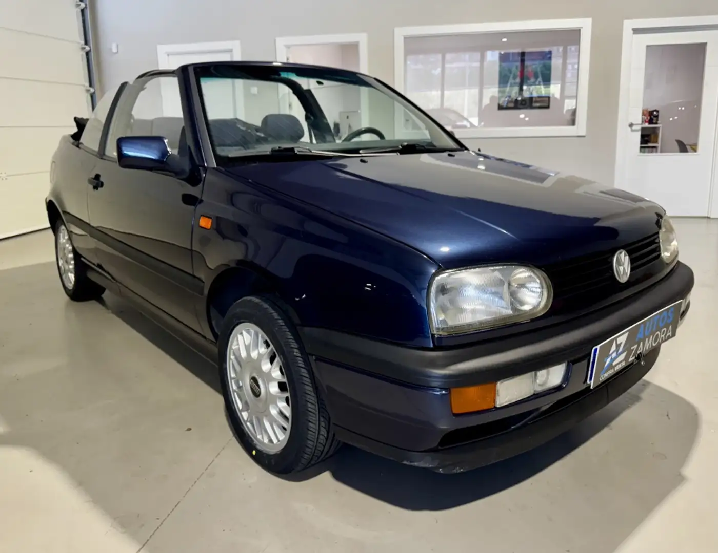 Volkswagen Golf Cabriolet 1.8 Basic Bleu - 1