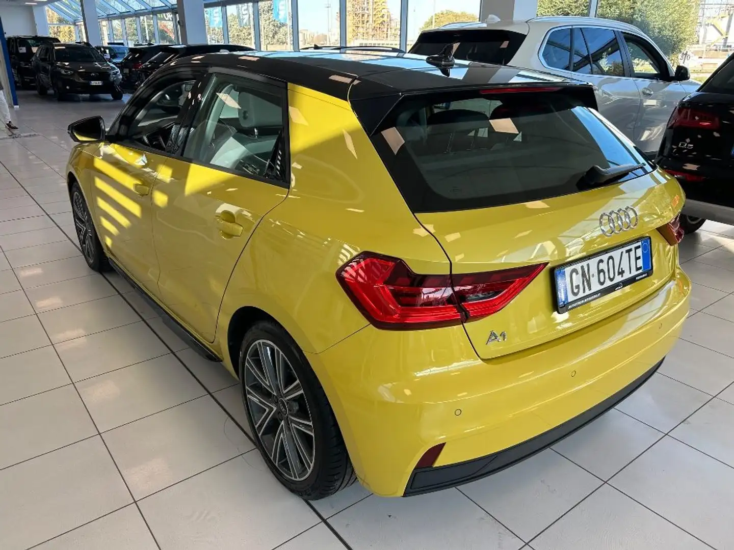 Audi A1 SPB 30 TFSI S tronic Admired Advanced Neopatentati Jaune - 2
