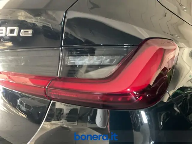 BMW 3 Series view 11