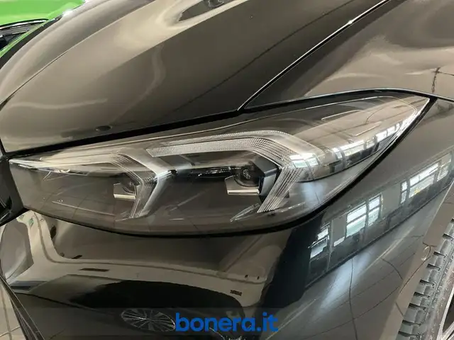 BMW 3 Series view 10