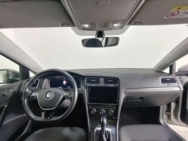 Volkswagen Golf view 4