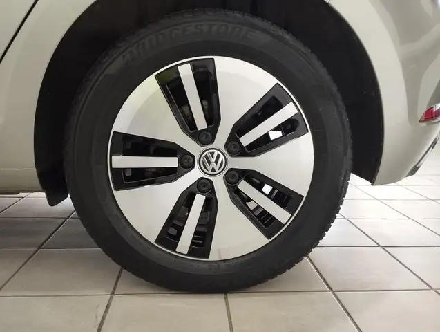 Volkswagen Golf view 8