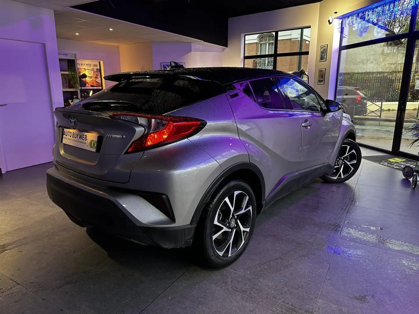 Toyota C-HR HYBRIDE 122h Design / Siege chauffant /entretien Gris - 2