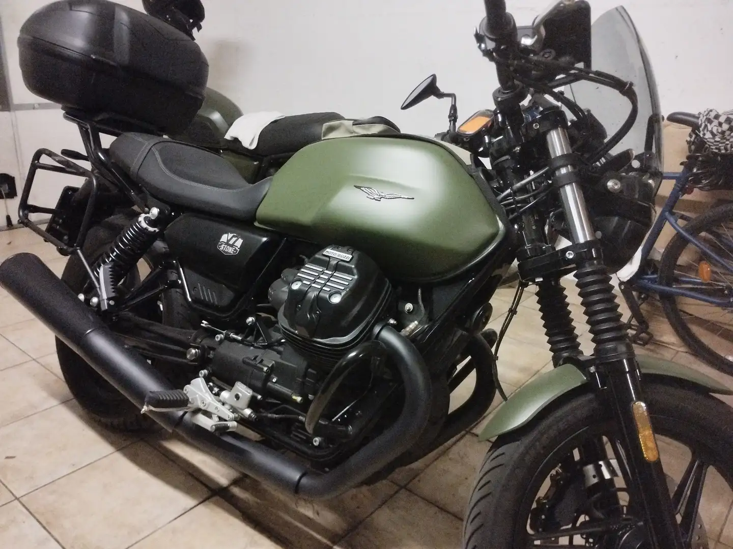 Moto Guzzi V 7 Stone Groen - 1