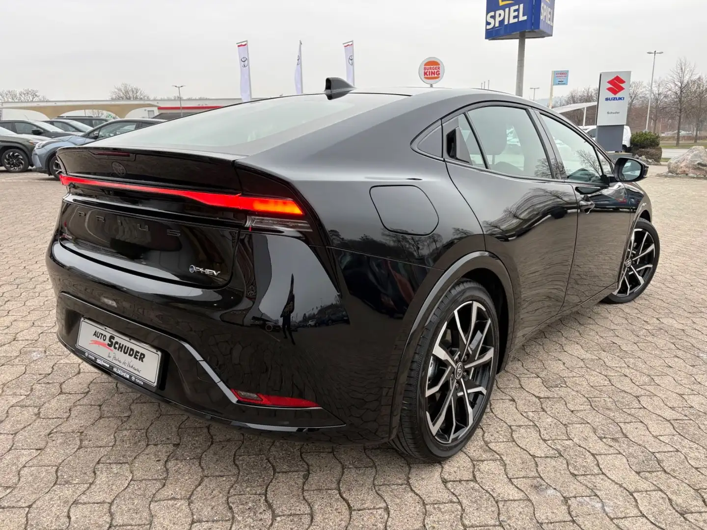 Toyota Prius Plugin Hybrid Executive **WENIG KILOMETER* Schwarz - 2
