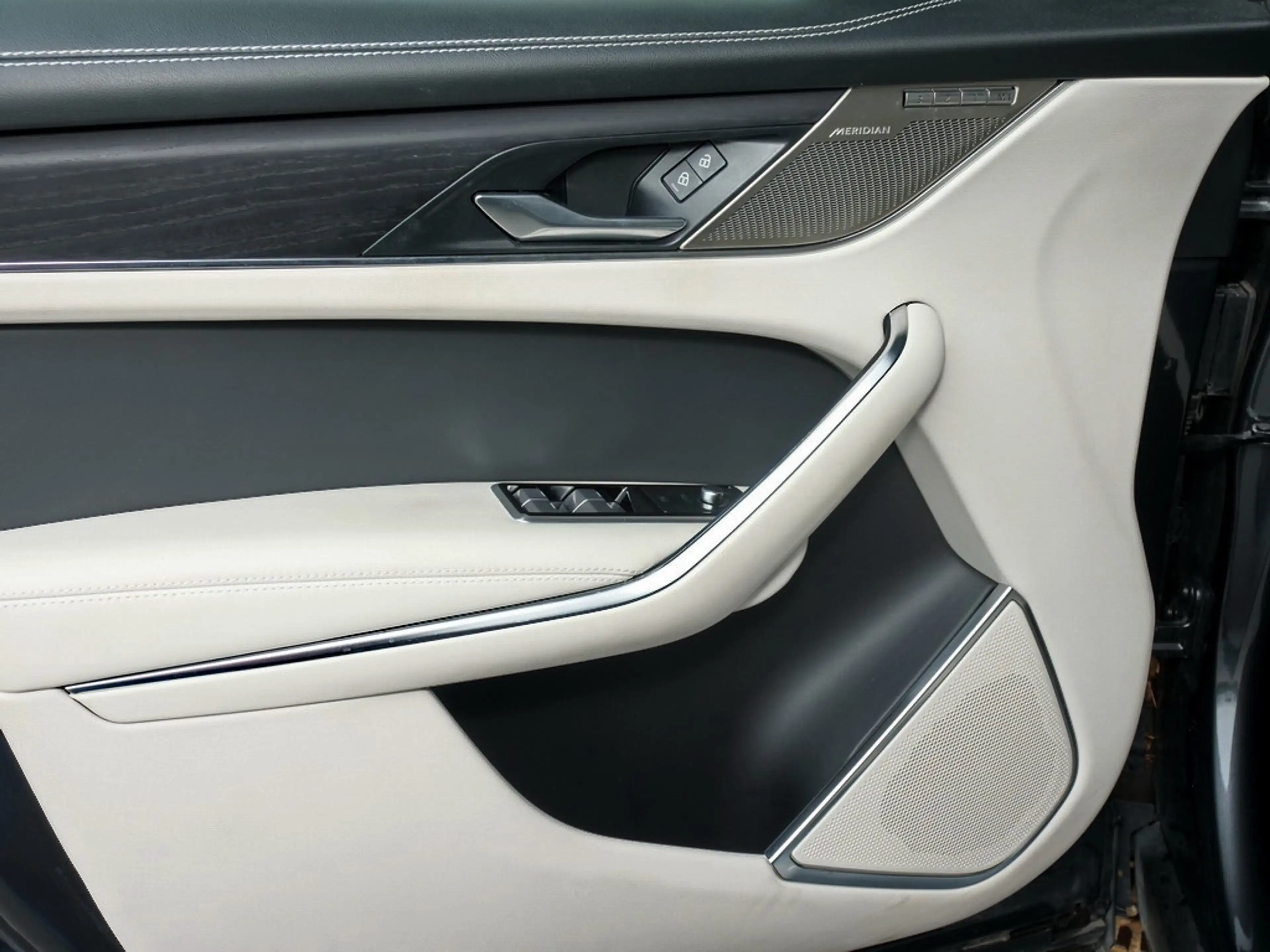 Jaguar F-Pace P400 Sport AWD Sitz Performance HUD Sthz — photo 11