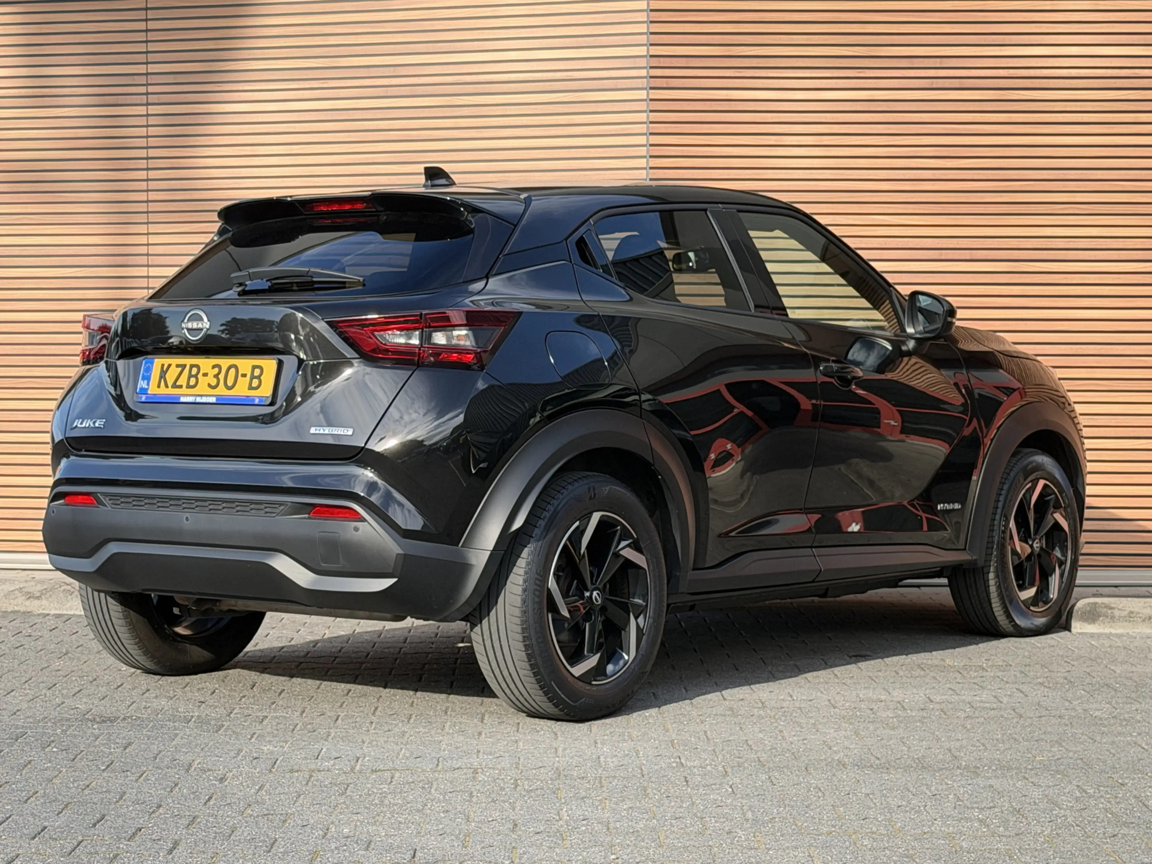 Nissan Juke 1.6 Hybrid N-Connecta — photo 3