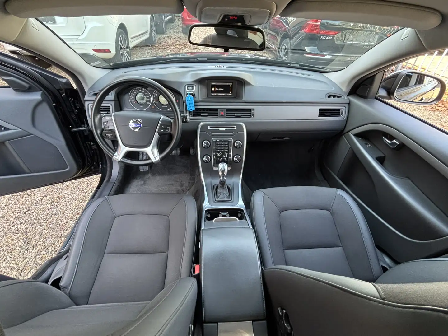 Volvo V70 2.0 T5 213pk 5 Cilinder Geartronic Zwart - 2