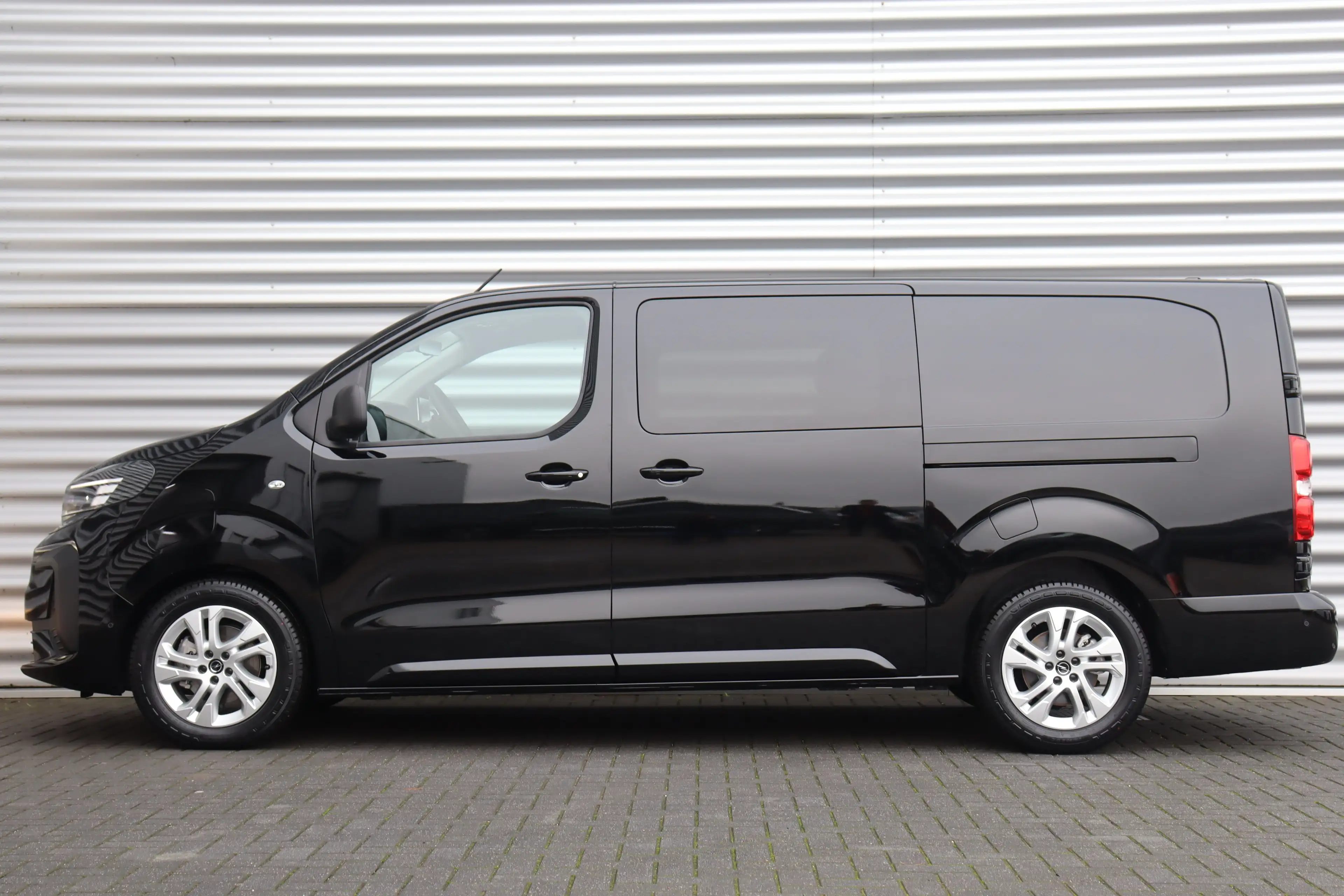 Opel Vivaro-e L3H1 DC 75KWH 136PK AUTOMAAT / NAVI / FULL-LED / C — photo 2