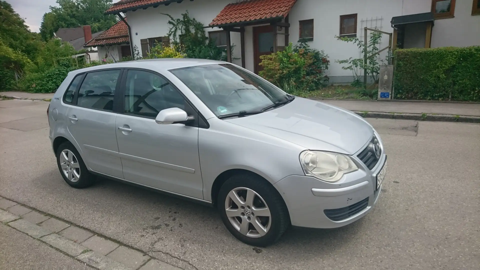 Volkswagen Polo 1,4i Goal 5trg.Automatik Klima PDC Tempomat Regens Silber - 1