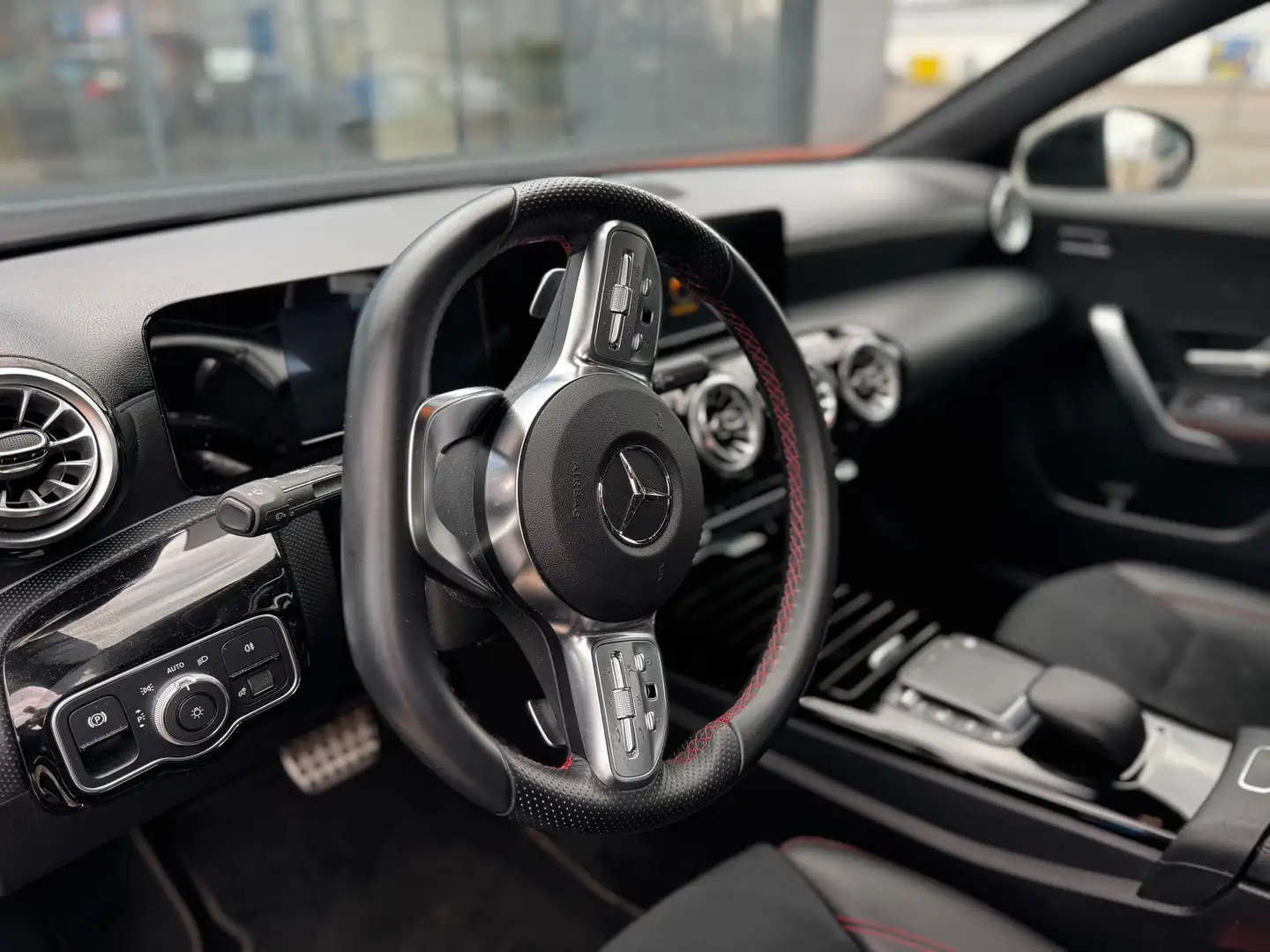 Mercedes-Benz A 250 A 250 e 8G-DCT Advanced AMG Line Schwarz - 2