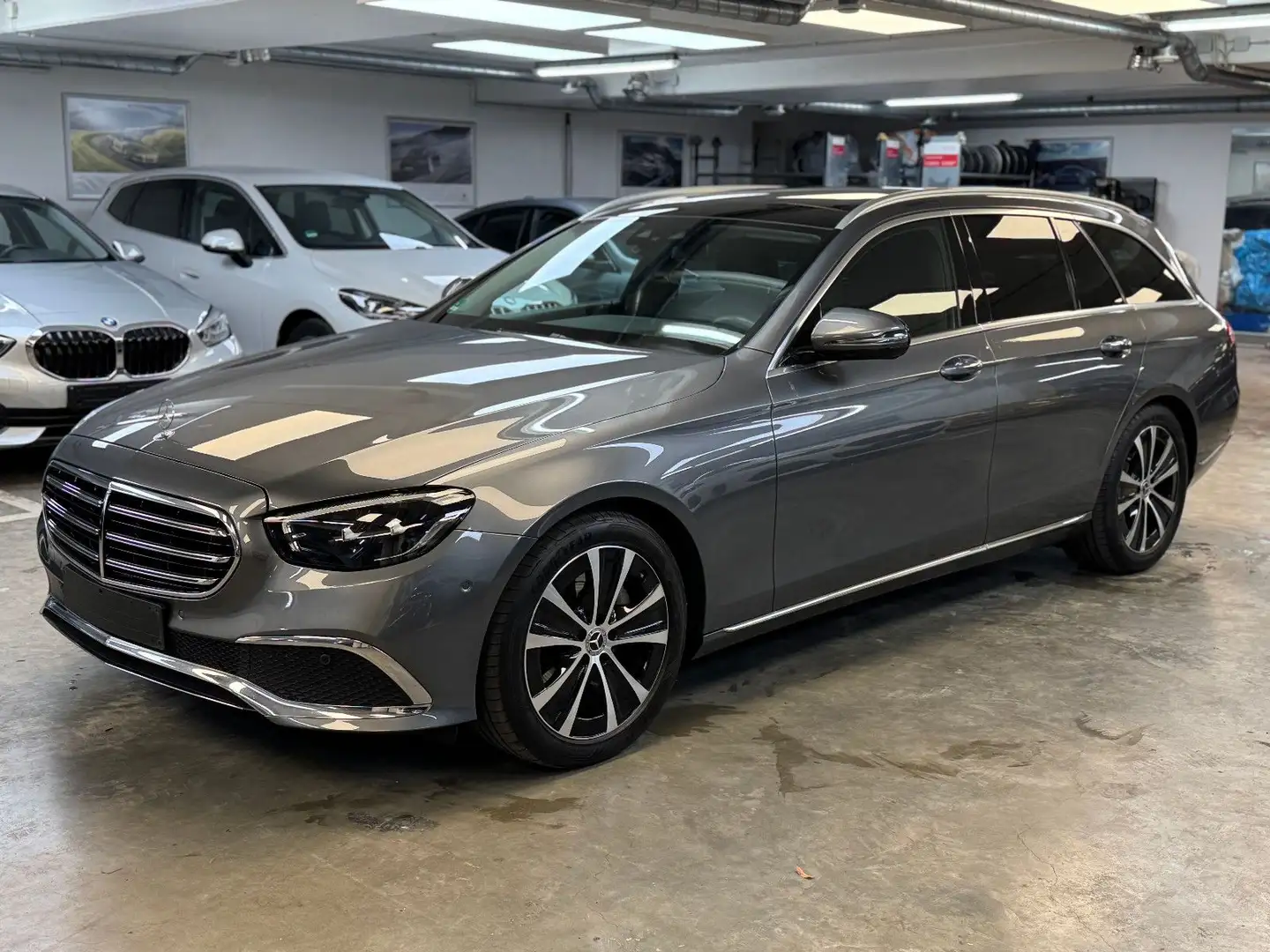 Mercedes-Benz E 220 E T-Modell,AV,STHZG, PANO, HEADUP, 8XALU3 Grau - 1