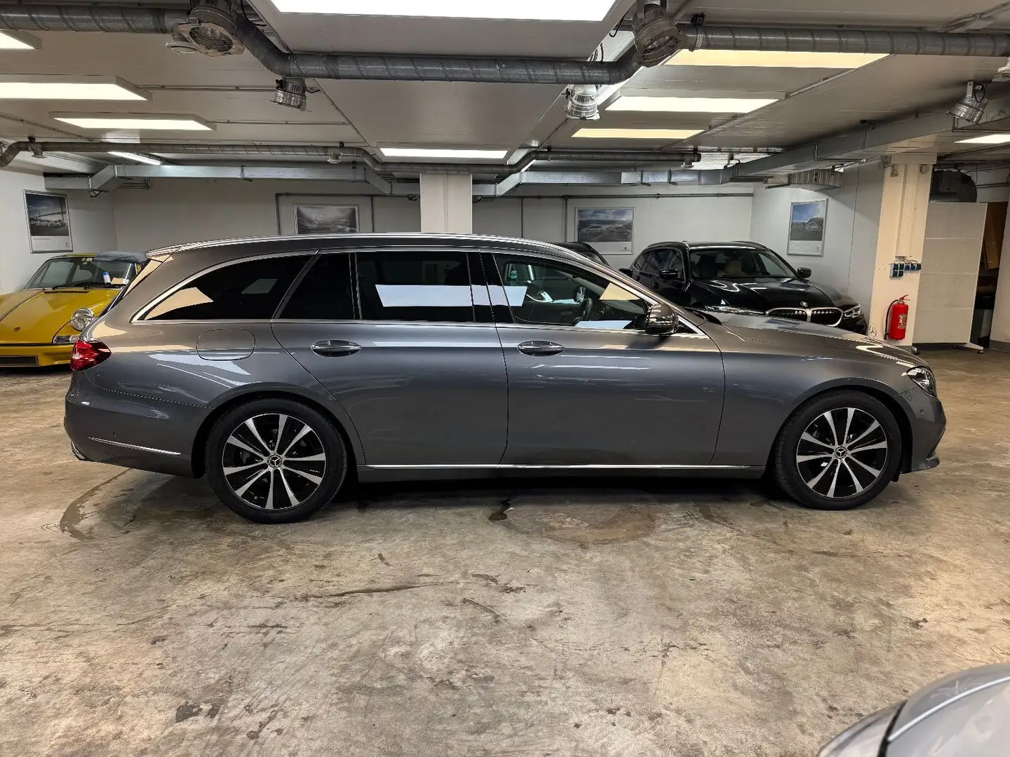 Mercedes-Benz E 220 E T-Modell,AV,STHZG, PANO, HEADUP, 8XALU3 Grau - 2