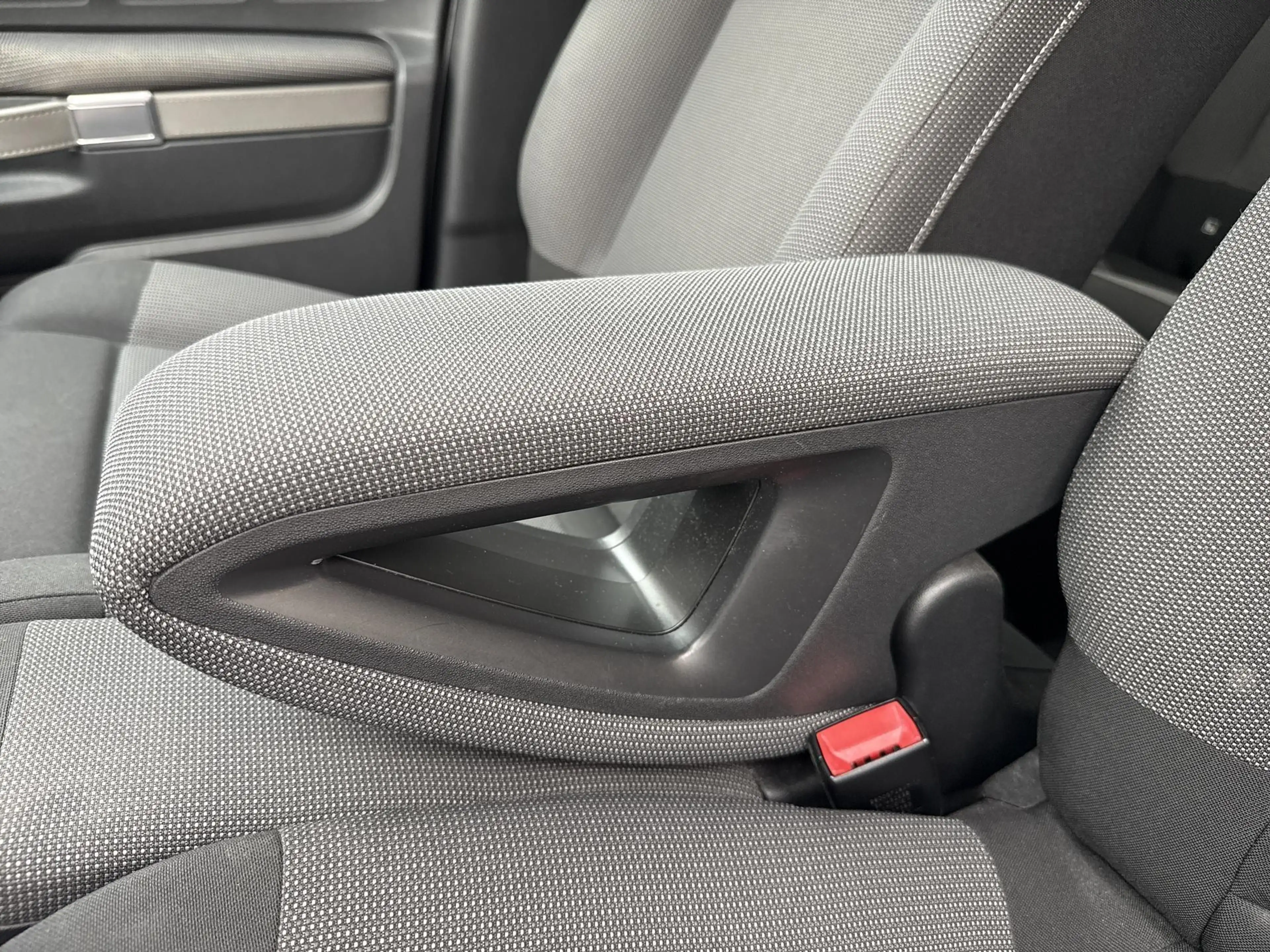Citroen C4 Cactus 1.2 PureTech Shine — photo 12